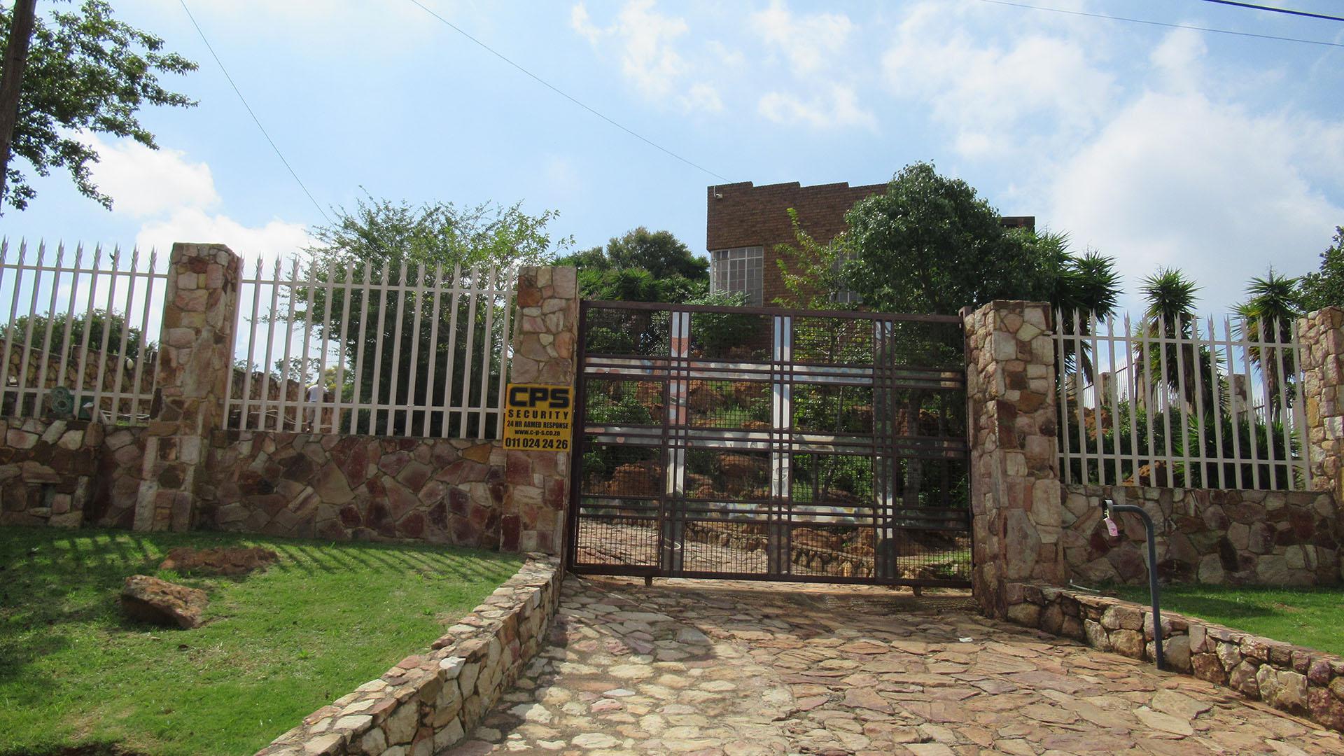 Front View of property in Oakdene