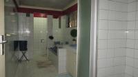 Main Bathroom - 13 square meters of property in Oakdene