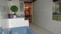 Main Bathroom - 13 square meters of property in Oakdene