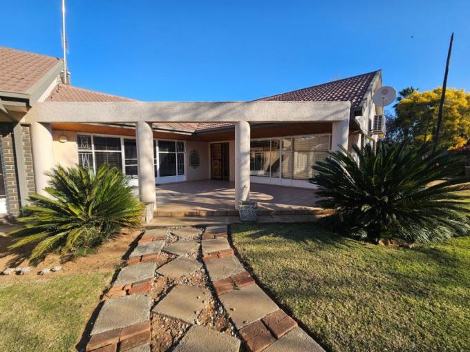 4 Bedroom House to Rent in Flamwood - Property to rent - MR685976