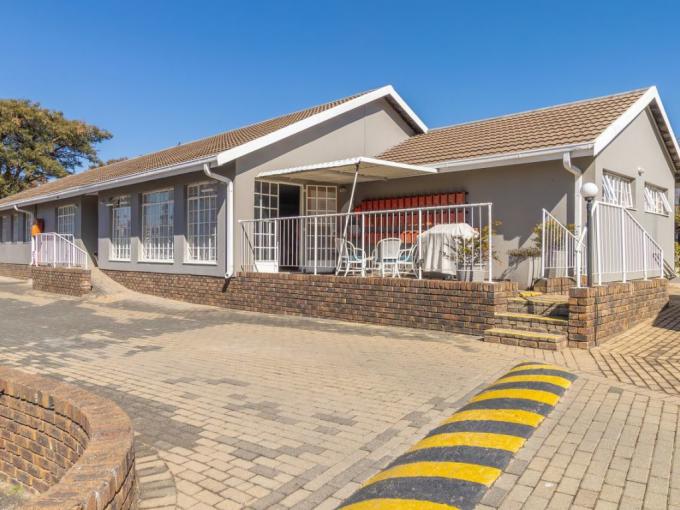 2 Bedroom Retirement Home for Sale For Sale in Bryanston - MR685985