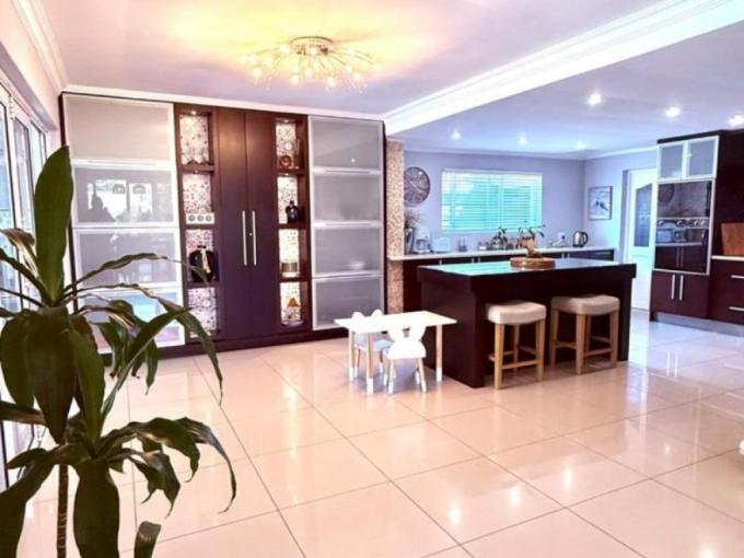 4 Bedroom House for Sale For Sale in Flamingo Vlei - MR686021