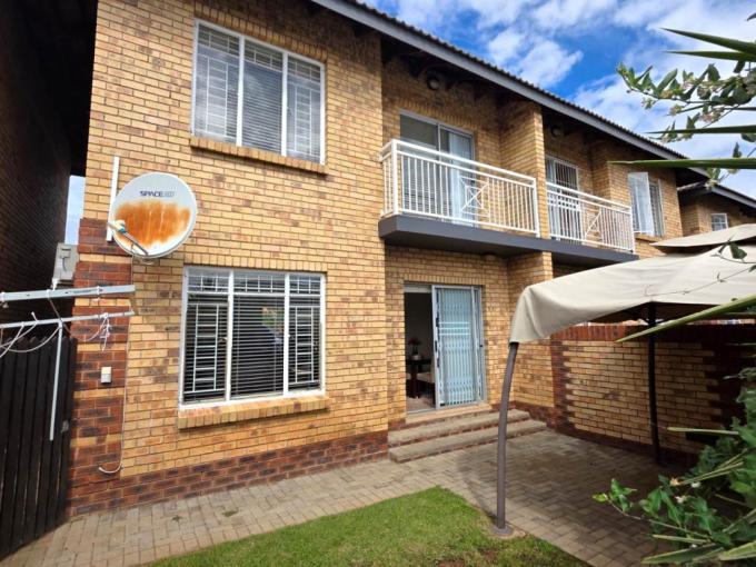 2 Bedroom Simplex for Sale For Sale in Langenhoven Park - MR686025