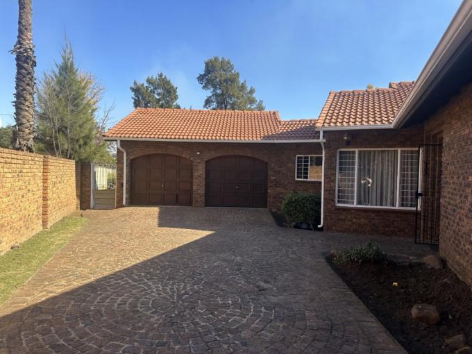 3 Bedroom House for Sale For Sale in Brackenhurst - MR686030