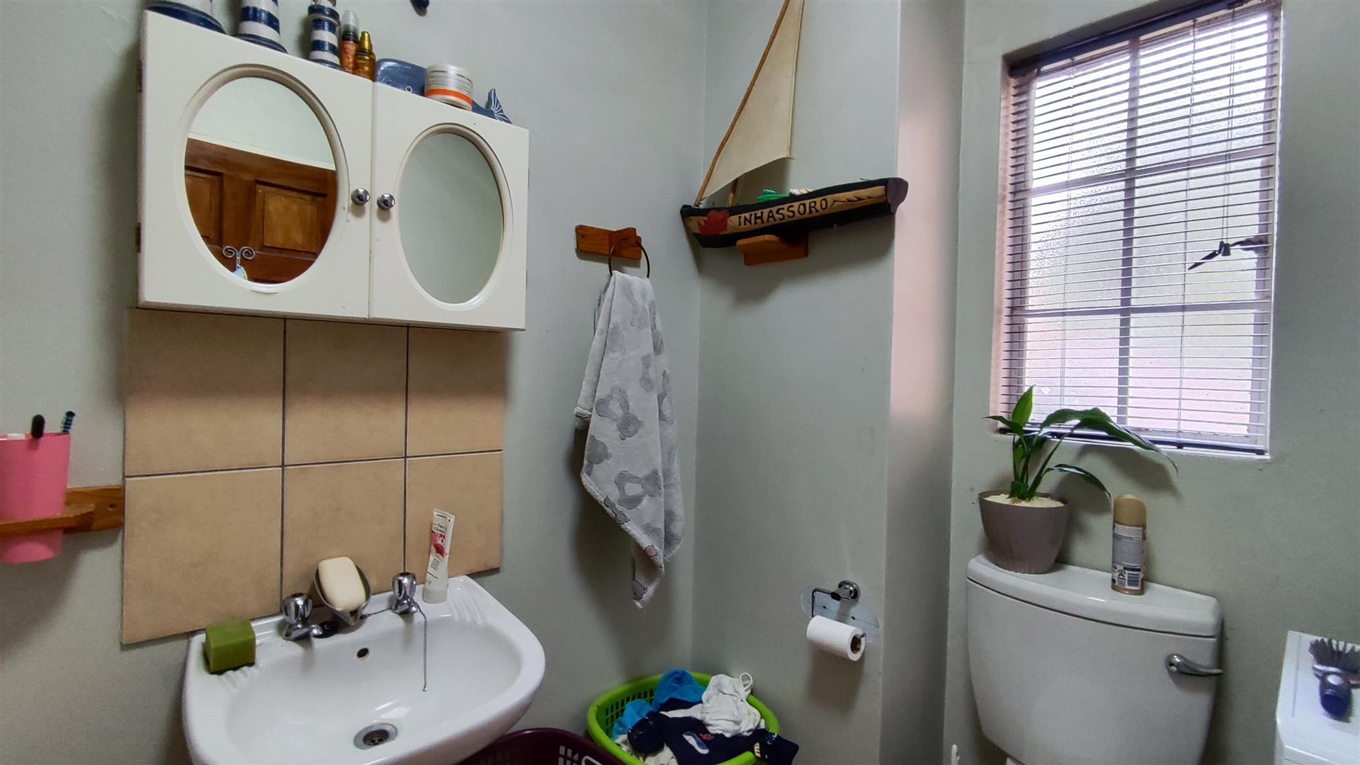 Bathroom 1 - 6 square meters of property in Benoni