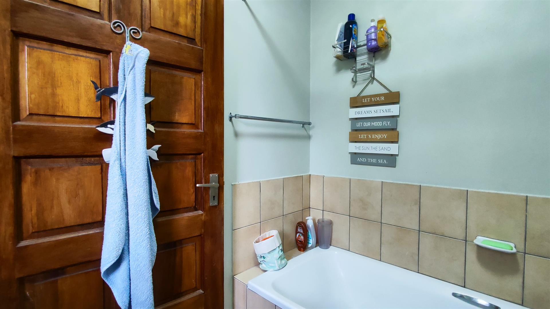 Bathroom 1 - 6 square meters of property in Benoni