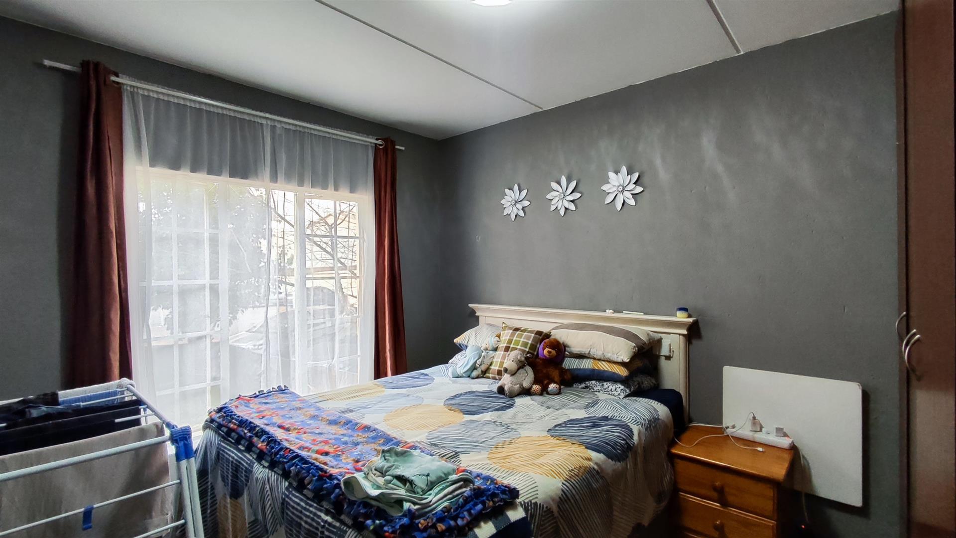 Bed Room 1 - 13 square meters of property in Benoni