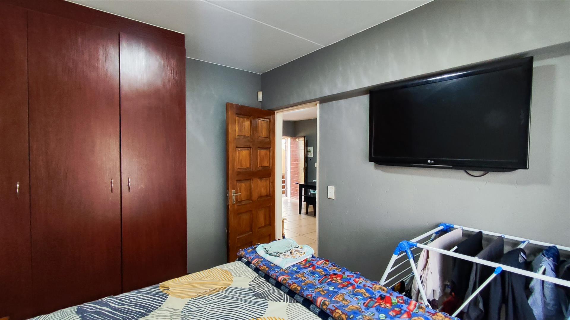 Bed Room 1 - 13 square meters of property in Benoni