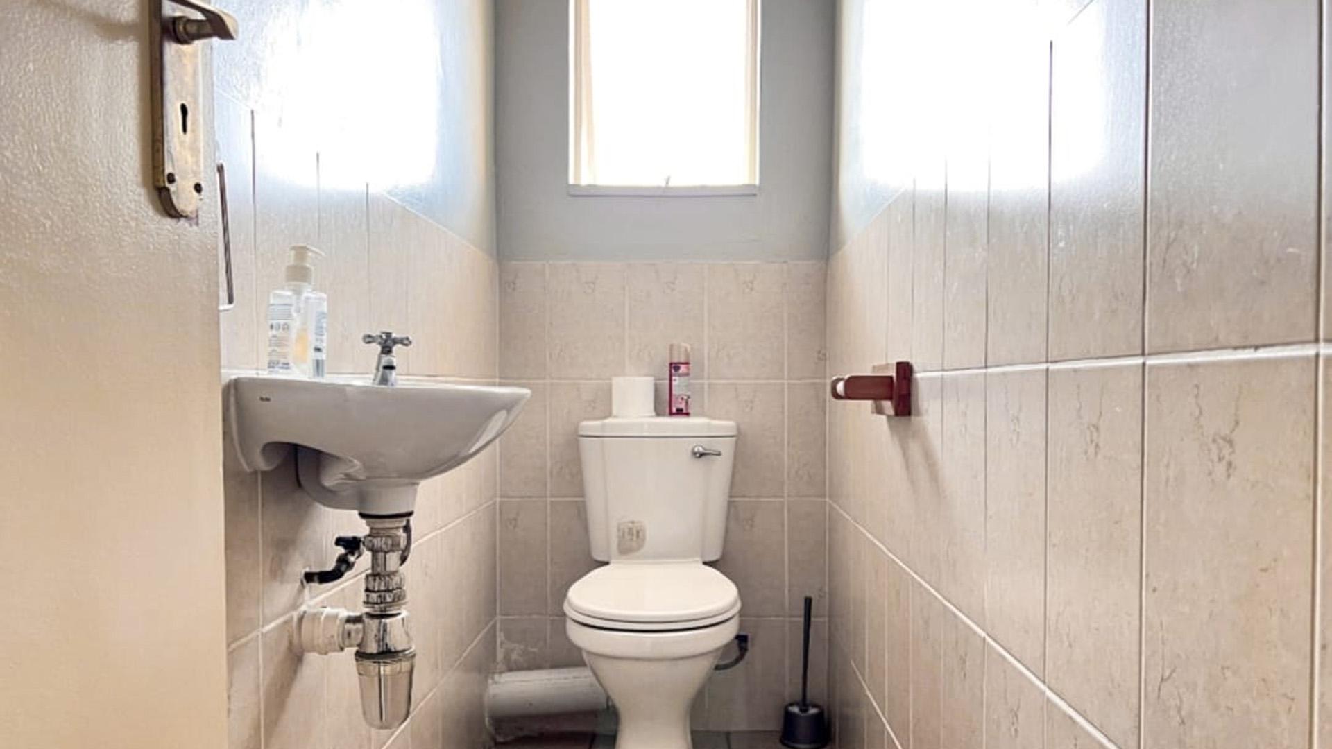 Guest Toilet of property in Chasedene