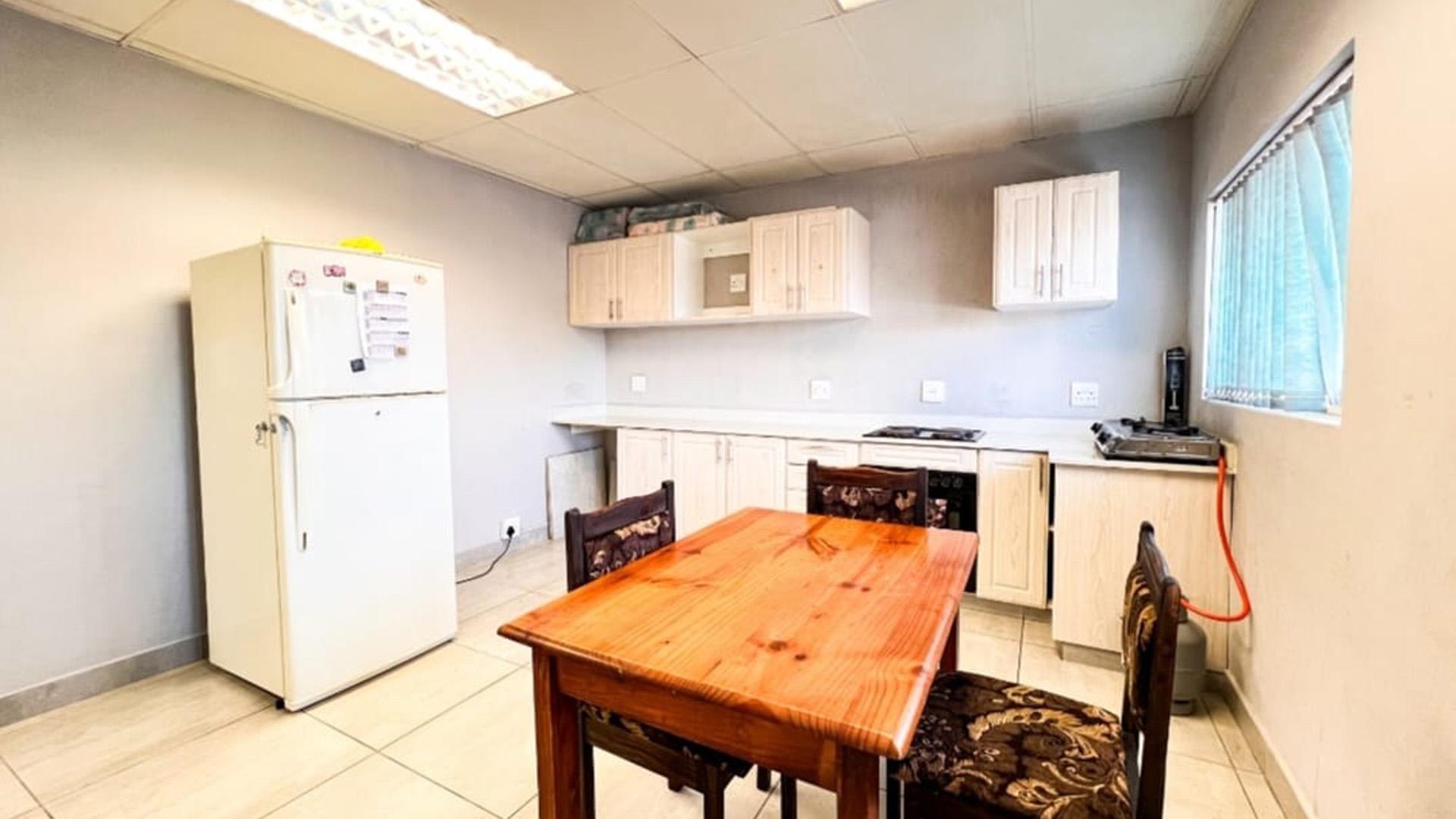 Kitchen of property in Chasedene