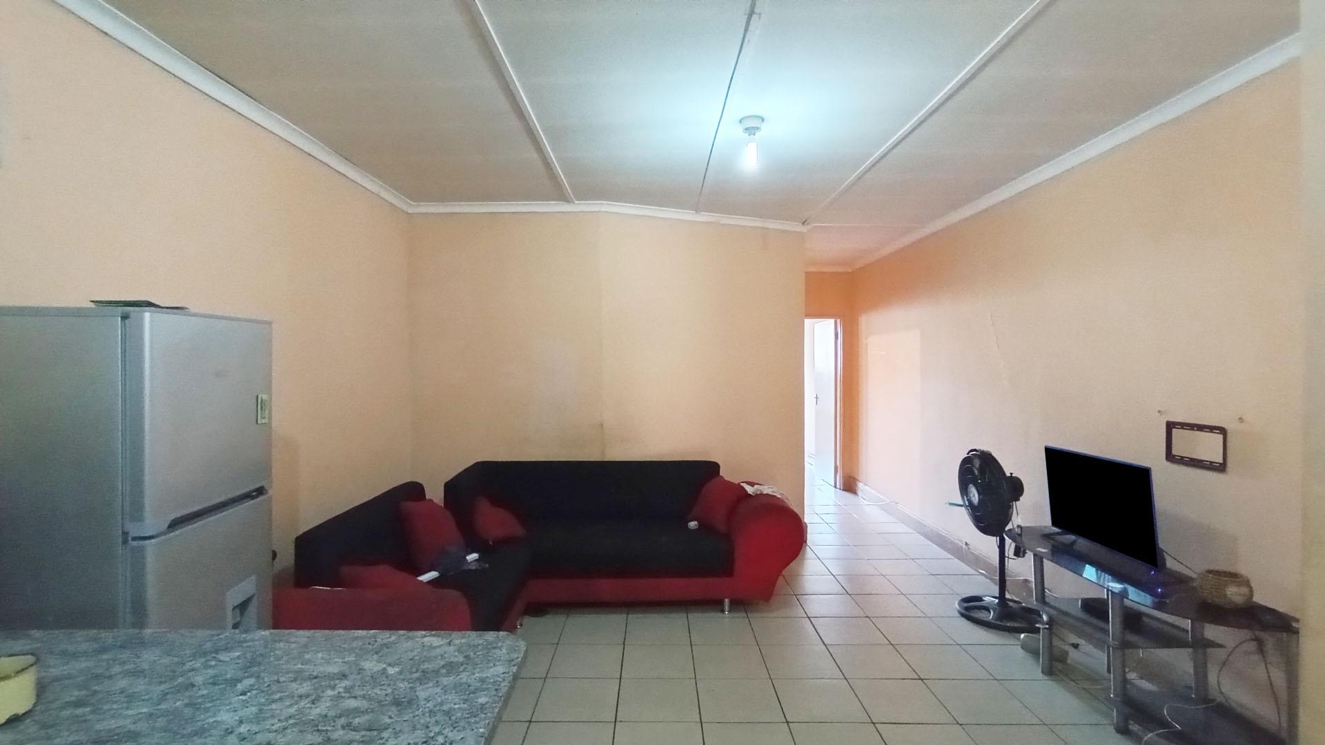 Lounges - 19 square meters of property in Pietermaritzburg (KZN)