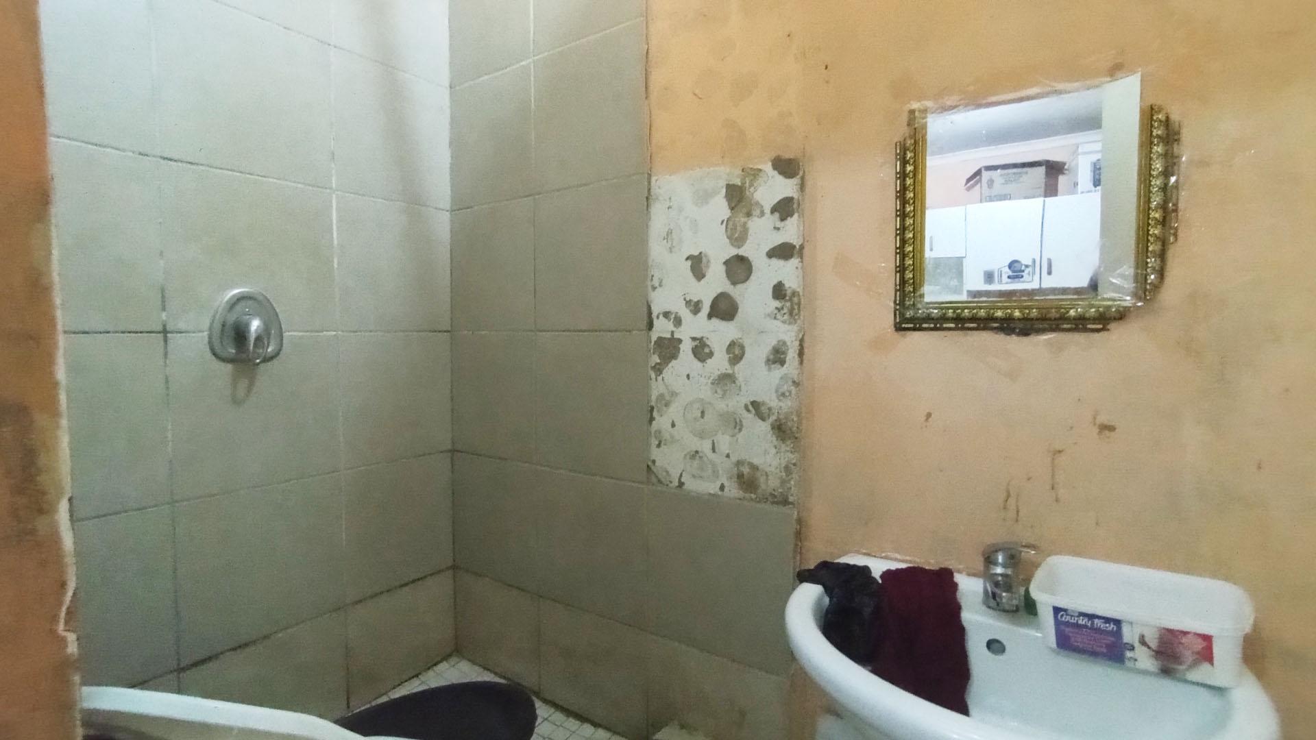 Bathroom 1 - 4 square meters of property in Pietermaritzburg (KZN)