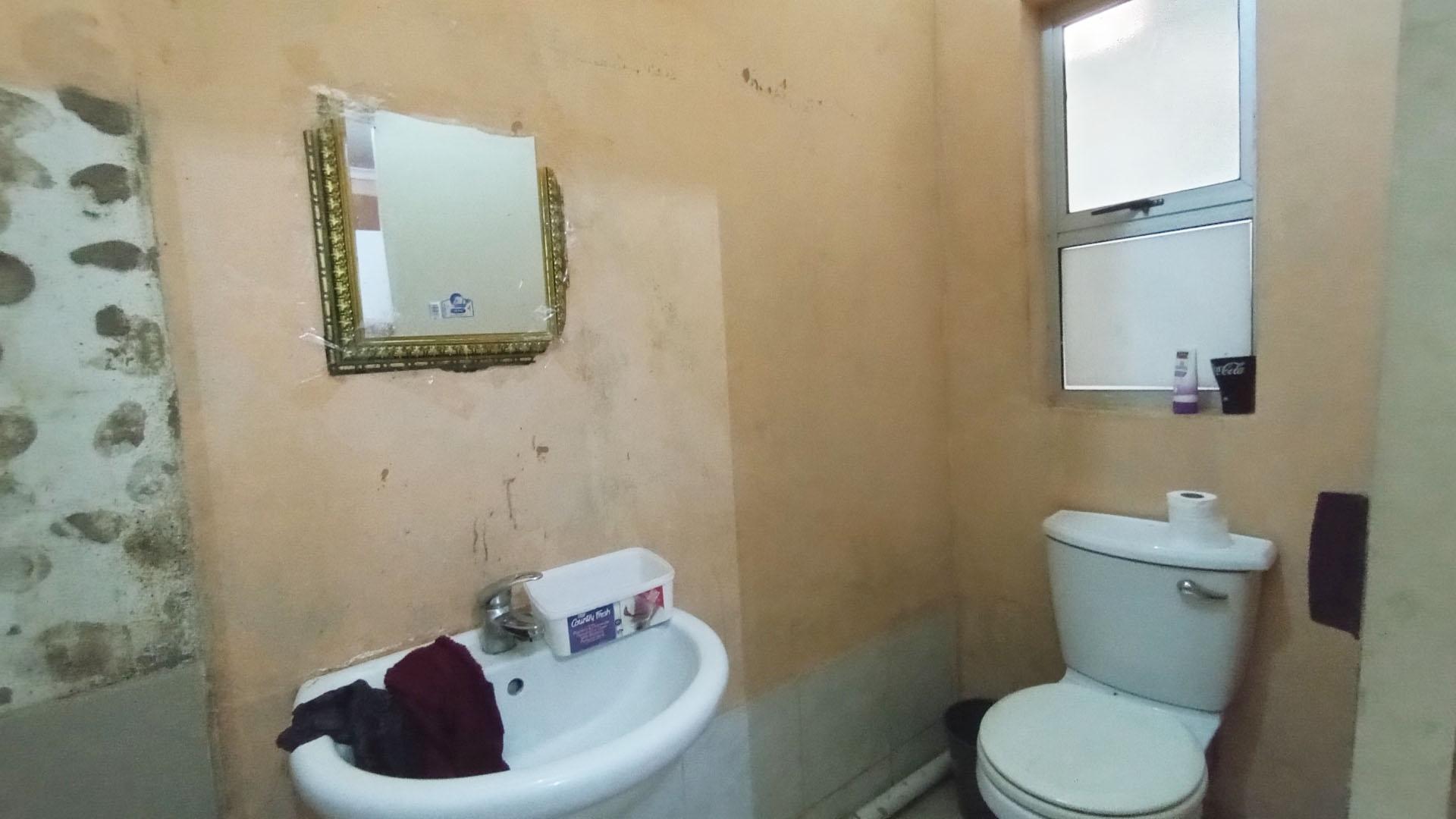 Bathroom 1 - 4 square meters of property in Pietermaritzburg (KZN)