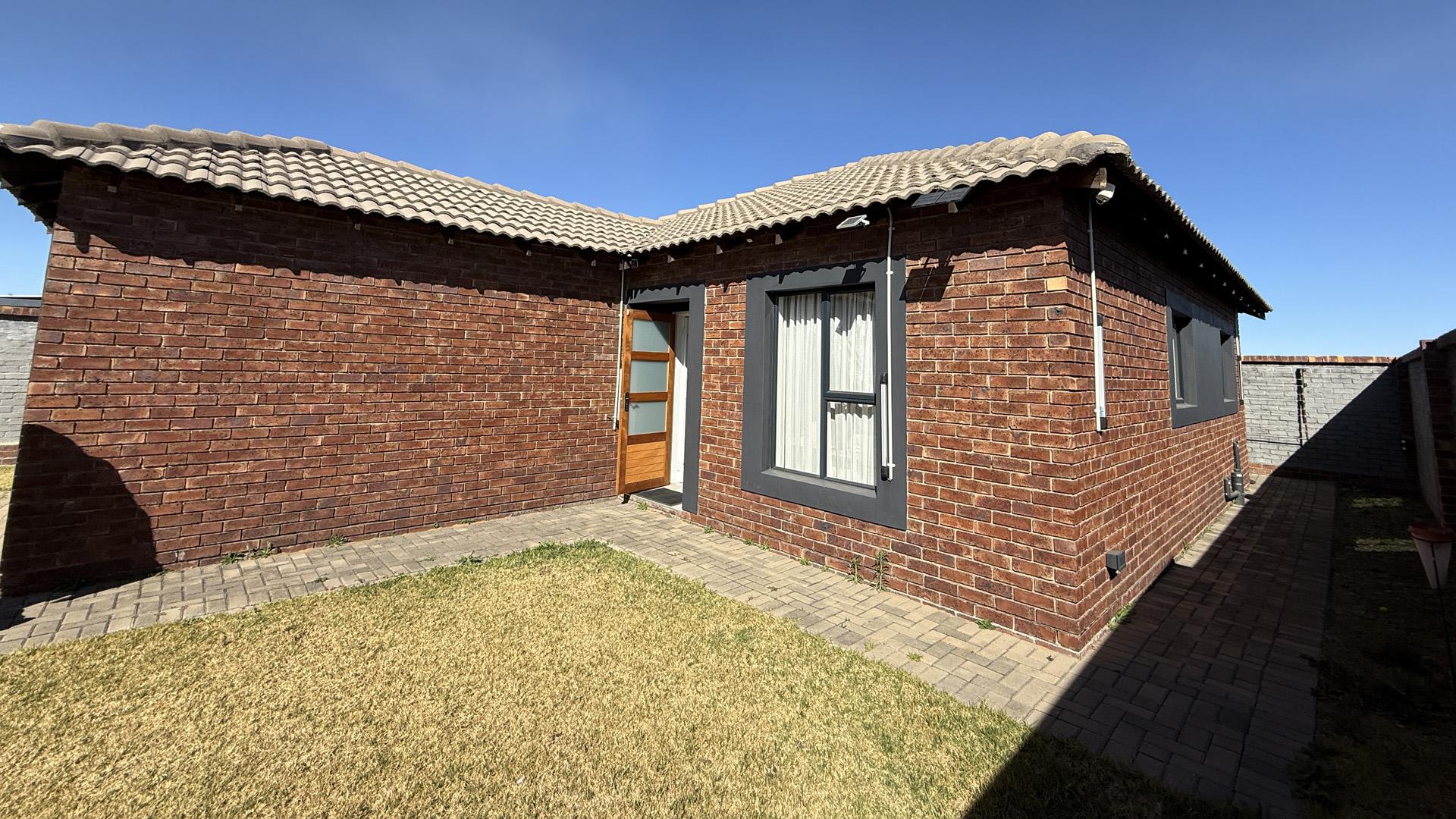 Front View of property in Secunda