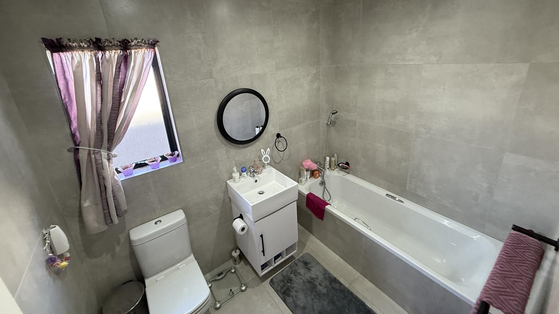 Bathroom 1 of property in Secunda
