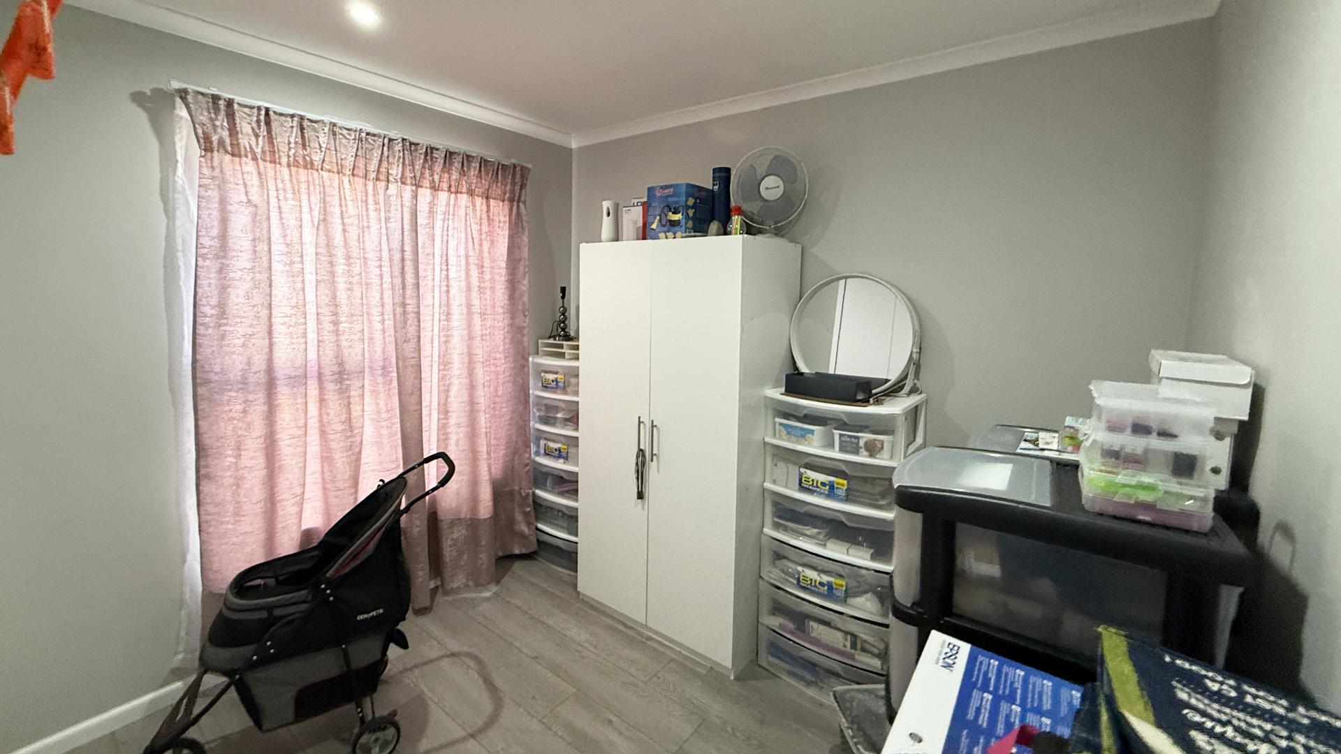 Bed Room 1 of property in Secunda