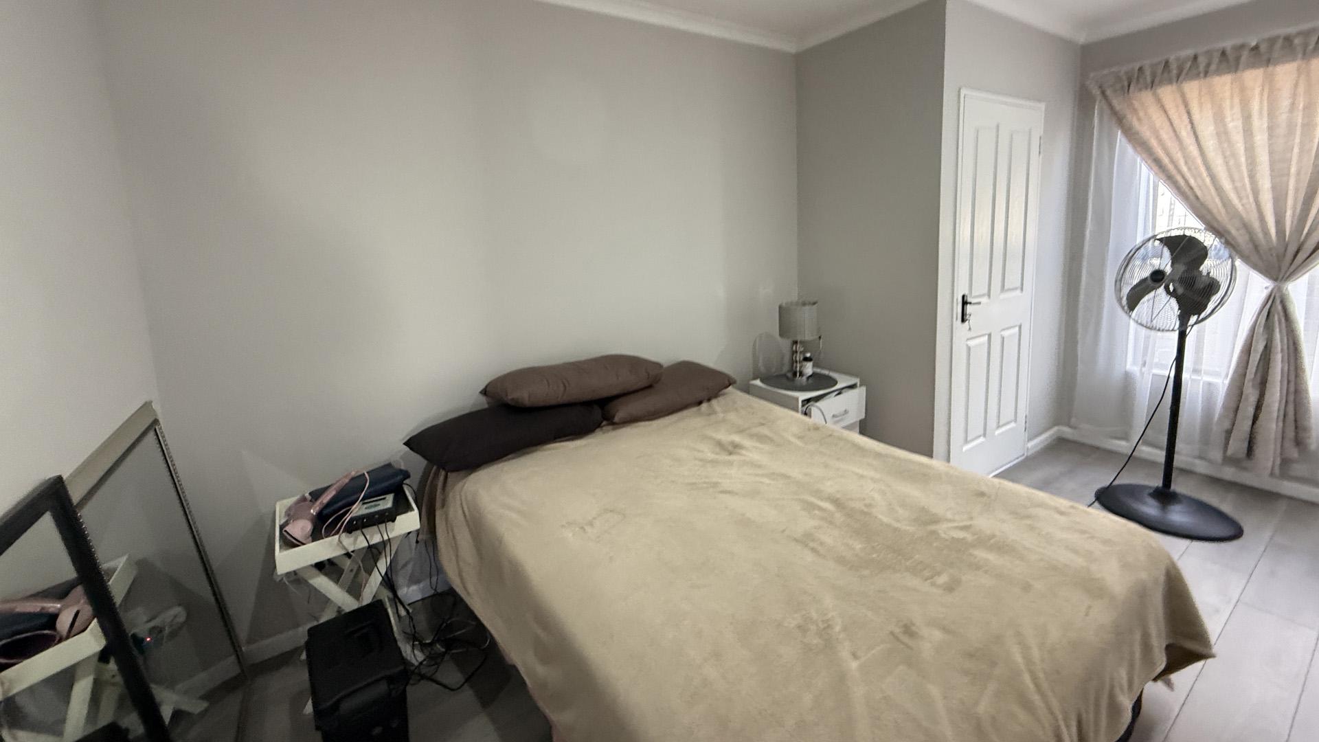 Main Bedroom of property in Secunda