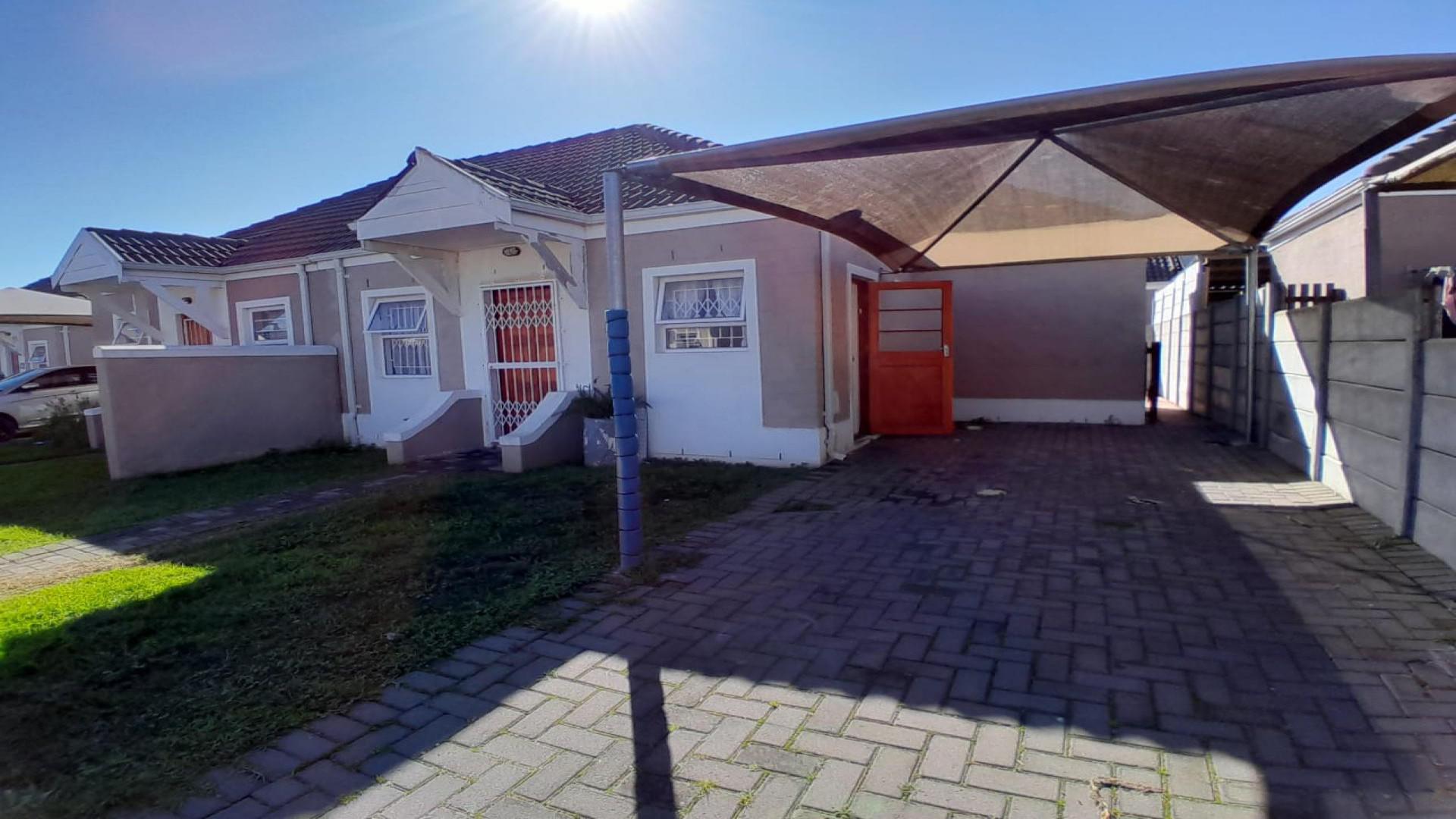 Carport  of property in Klapmuts