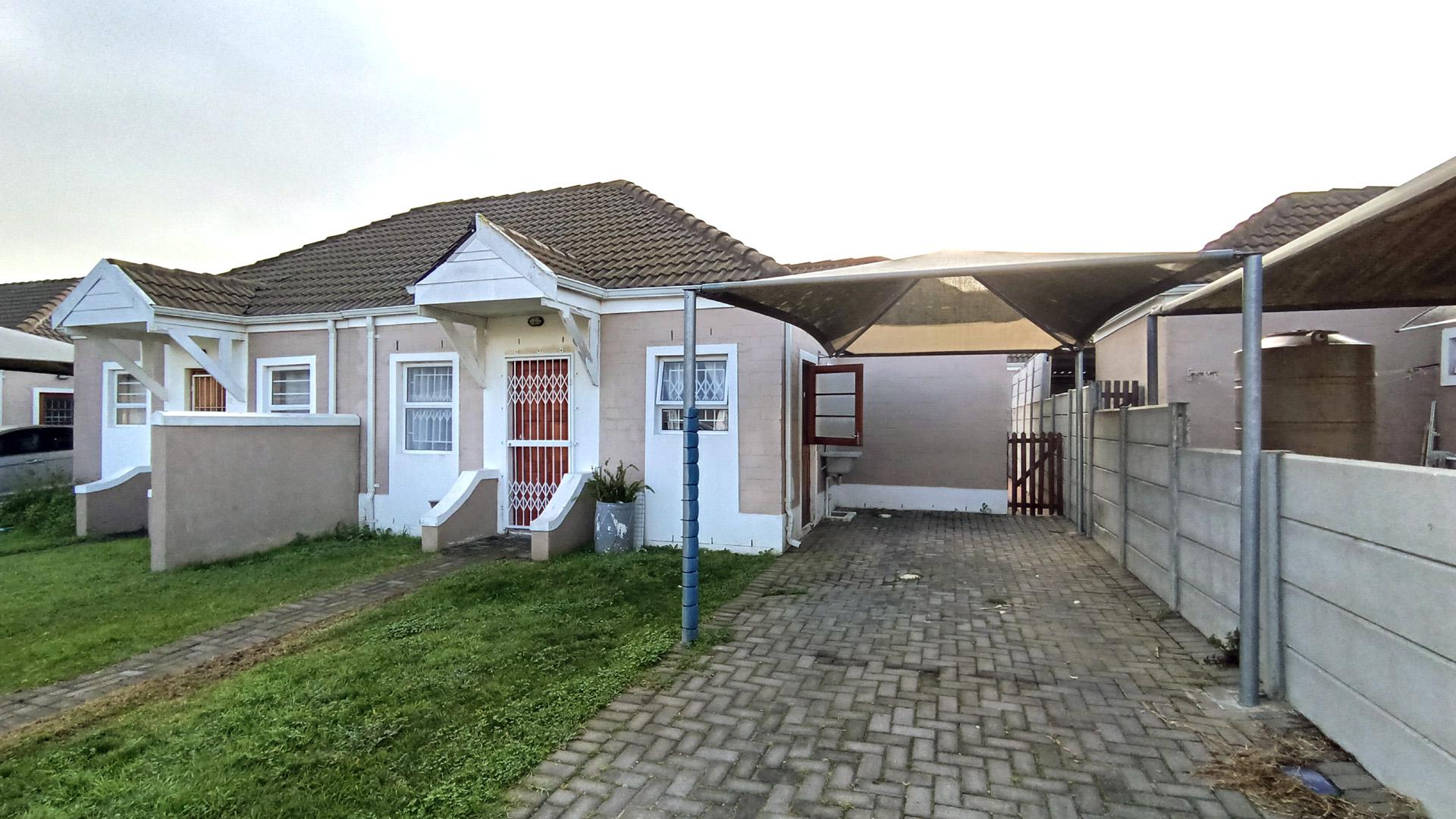 Carport  - 21 square meters of property in Klapmuts