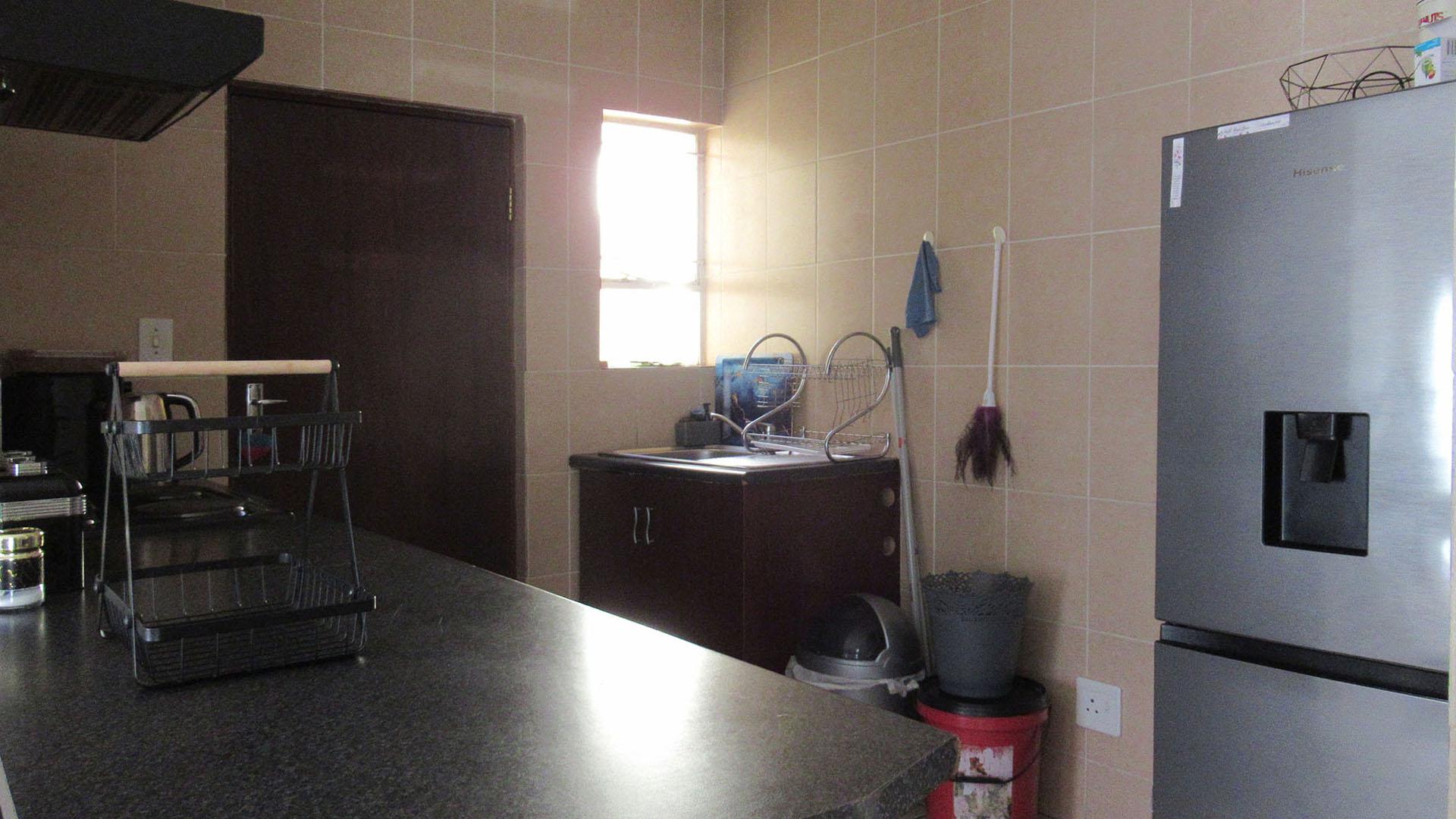 Kitchen - 7 square meters of property in Aeroton