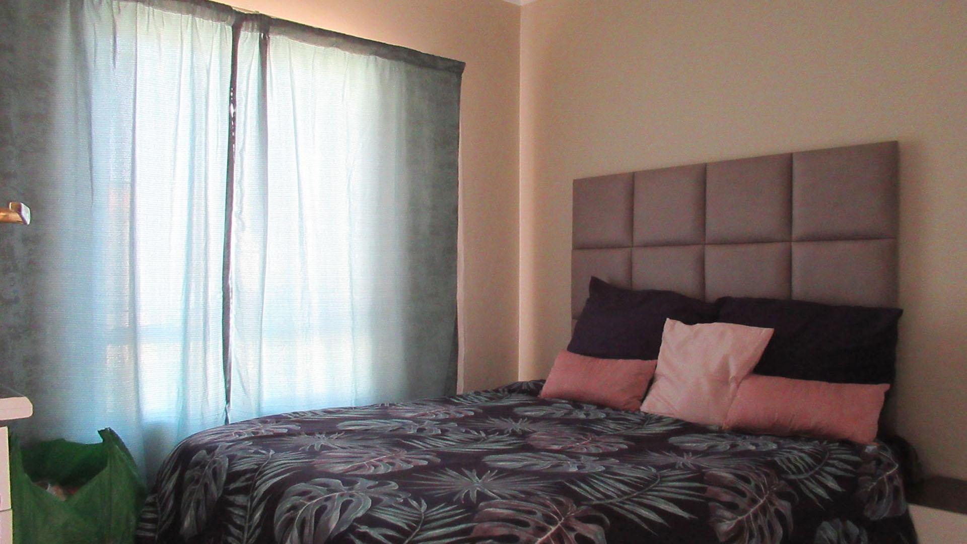 Bed Room 2 - 9 square meters of property in Aeroton