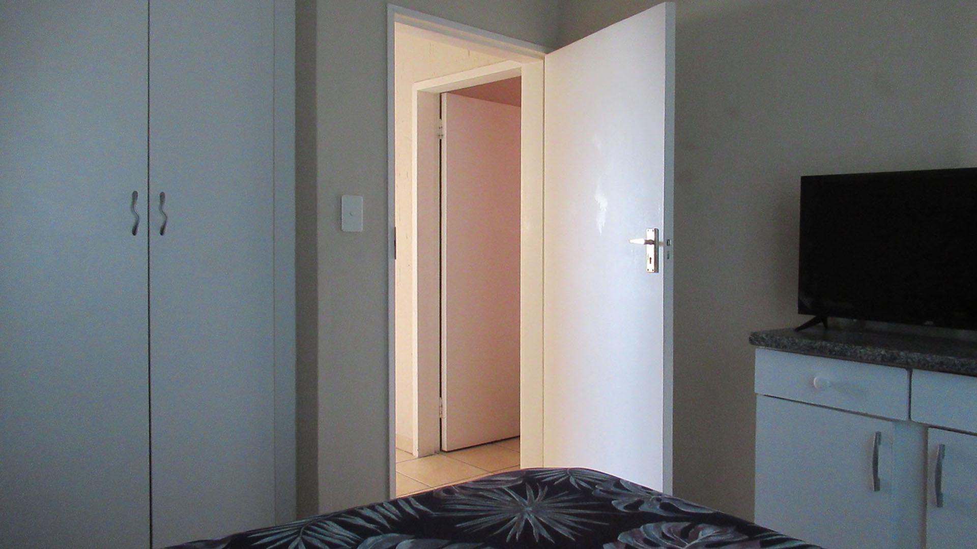 Bed Room 2 - 9 square meters of property in Aeroton