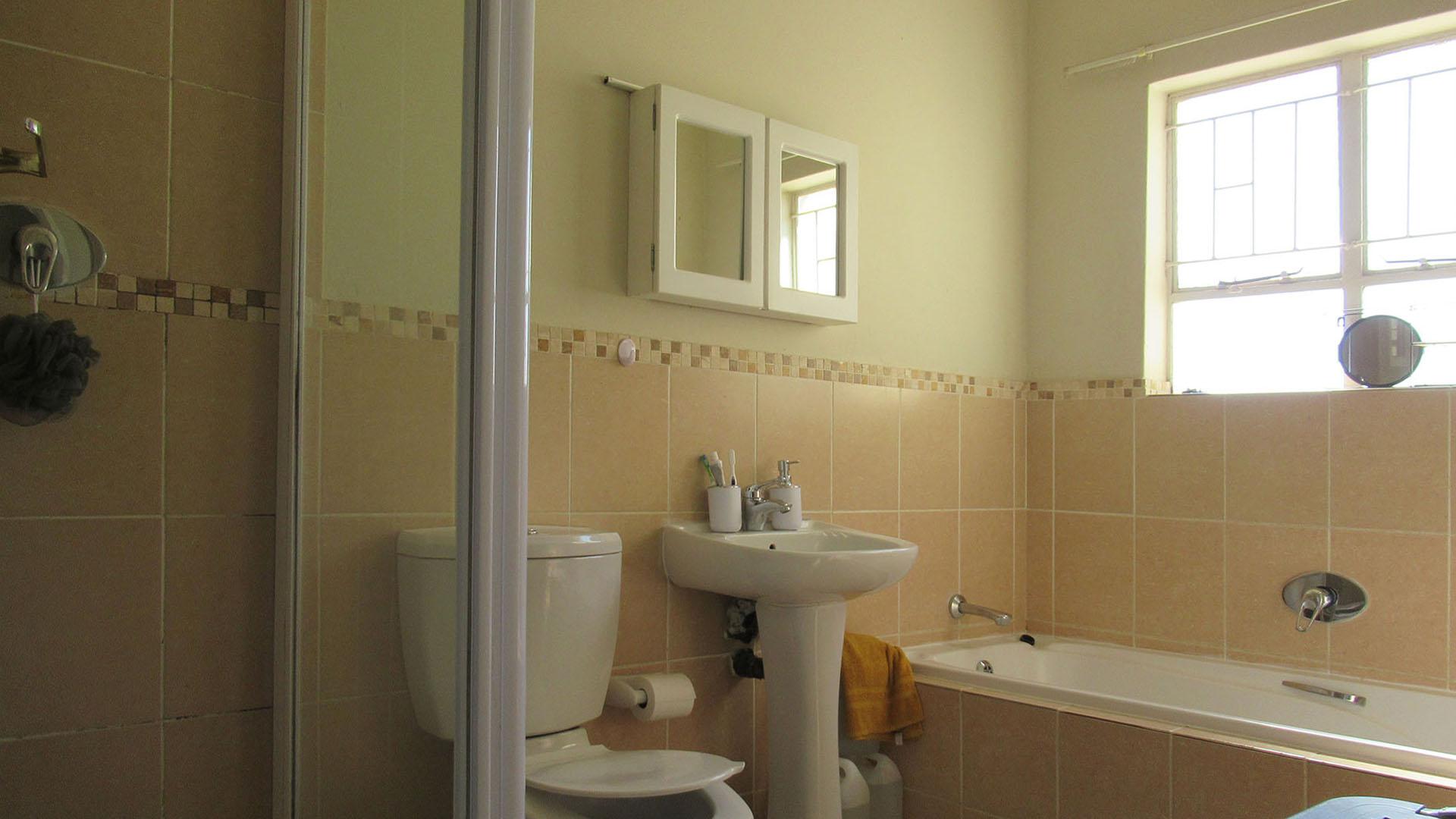 Bathroom 1 of property in Aeroton