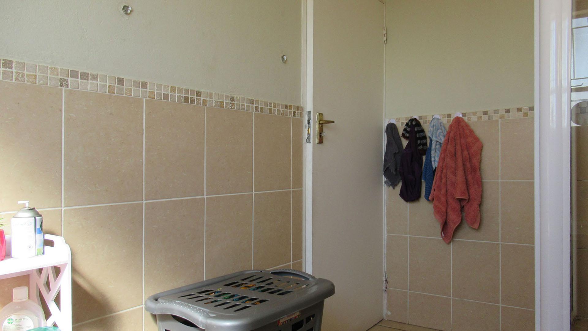 Bathroom 1 of property in Aeroton