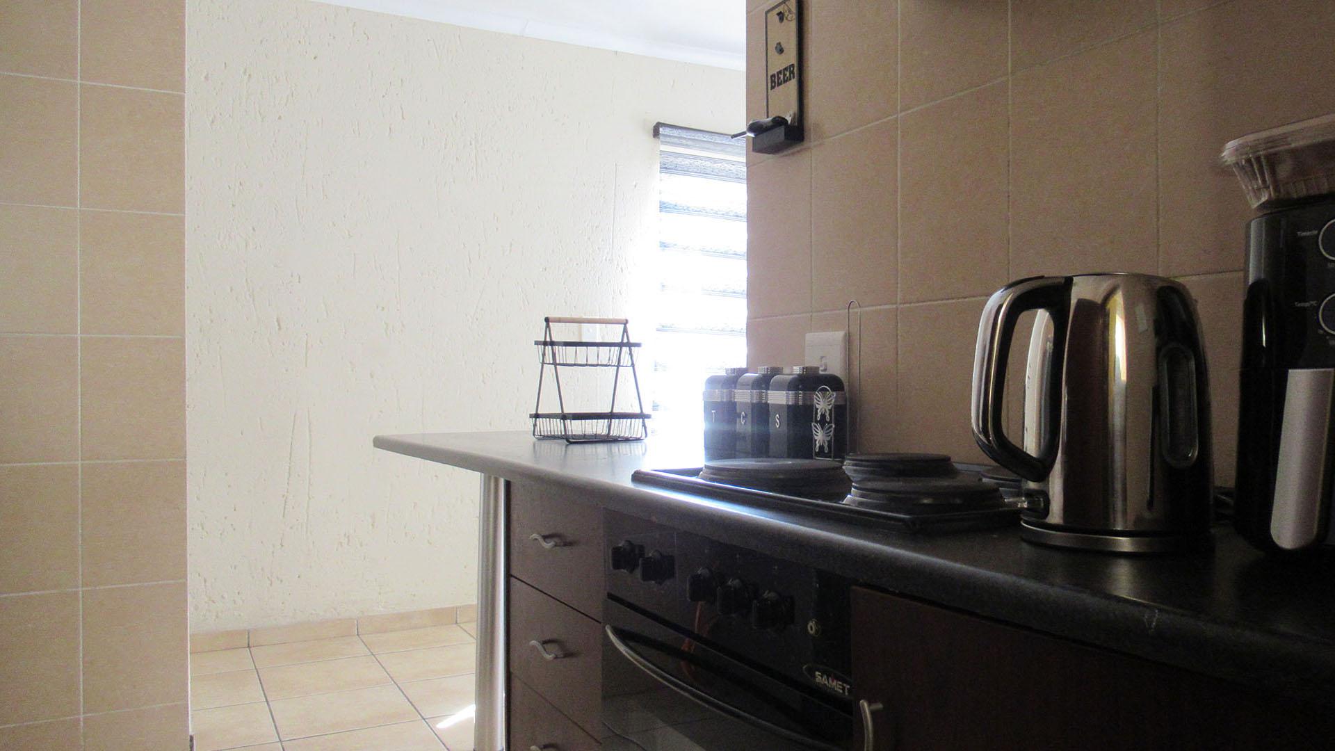 Kitchen - 7 square meters of property in Aeroton