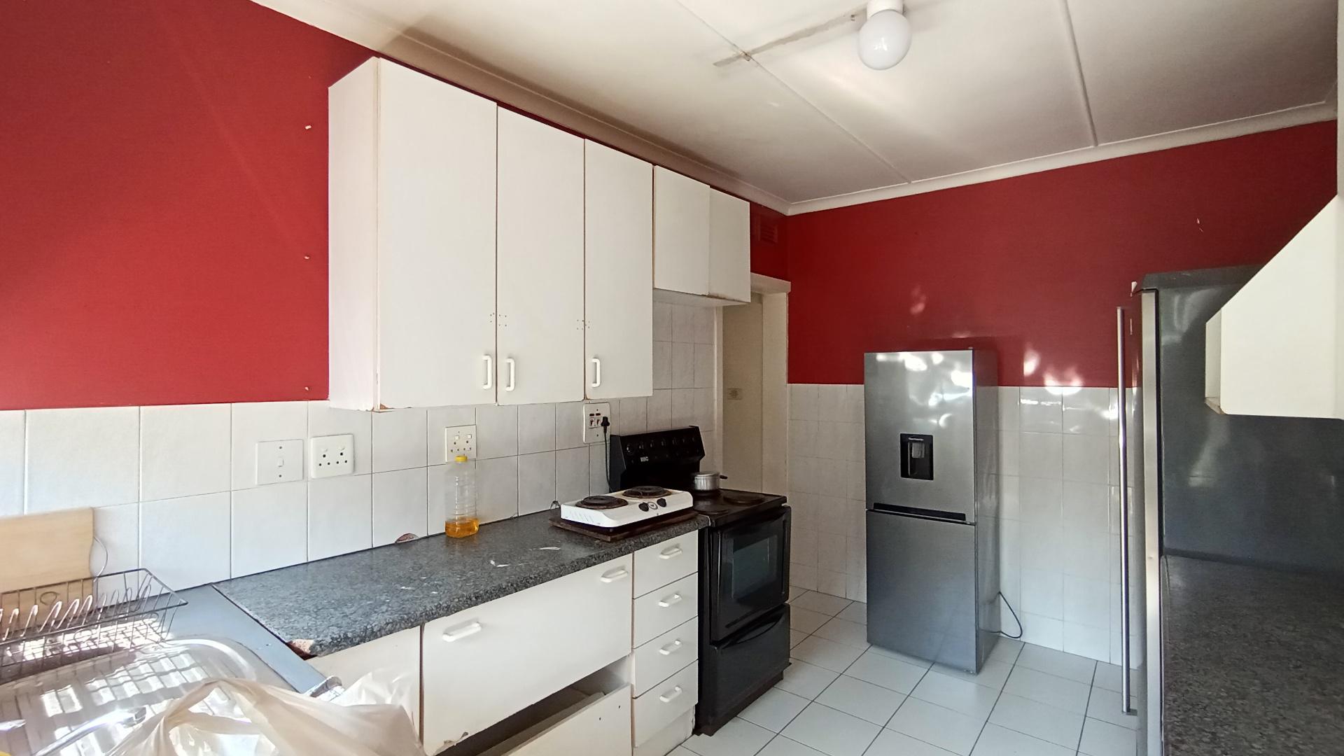 Kitchen - 14 square meters of property in Glenmore