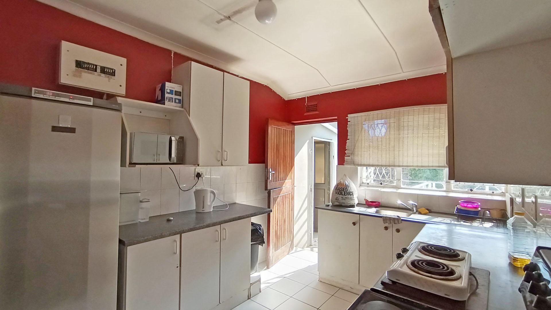 Kitchen - 14 square meters of property in Glenmore