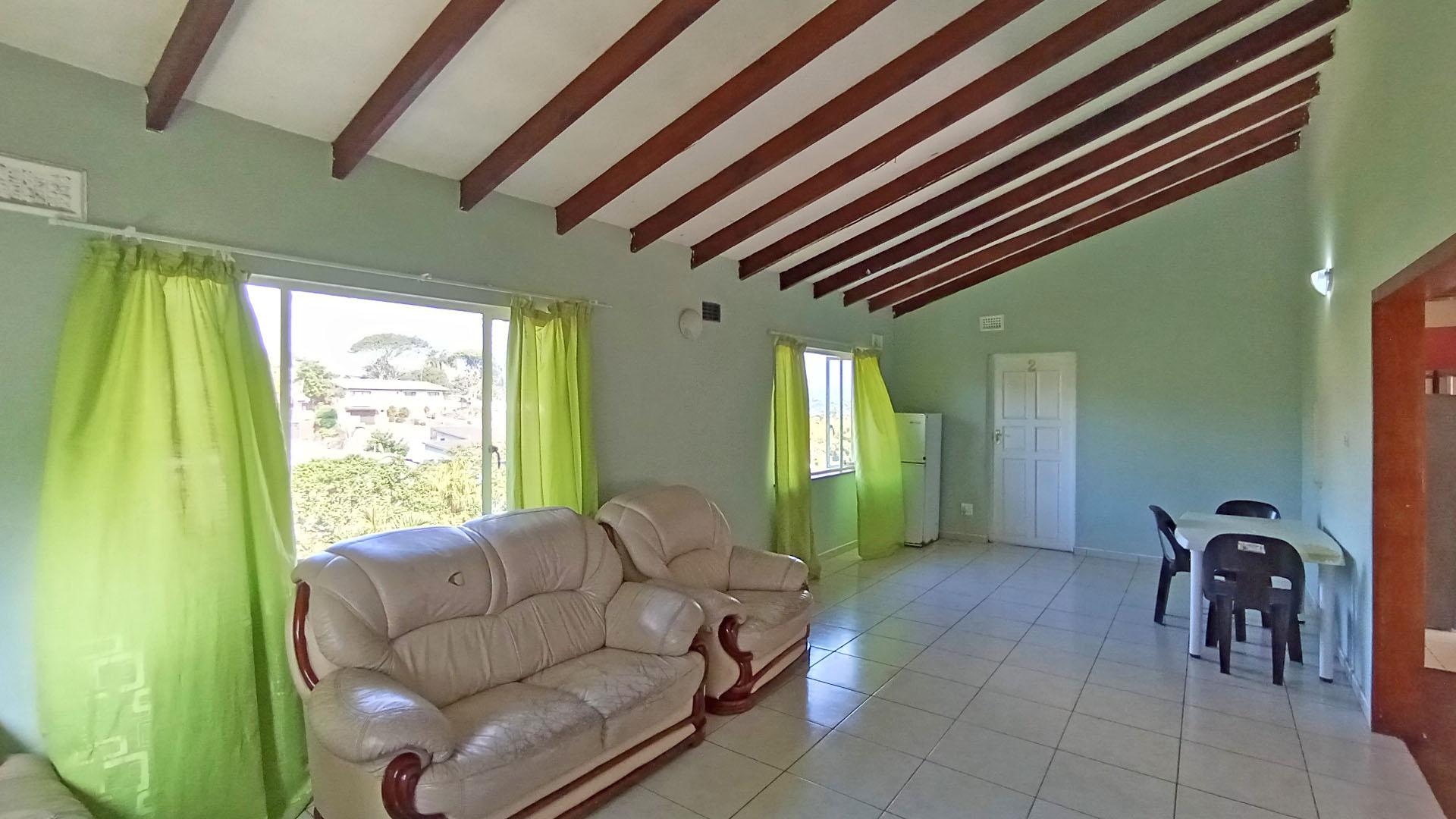 Lounges - 38 square meters of property in Glenmore