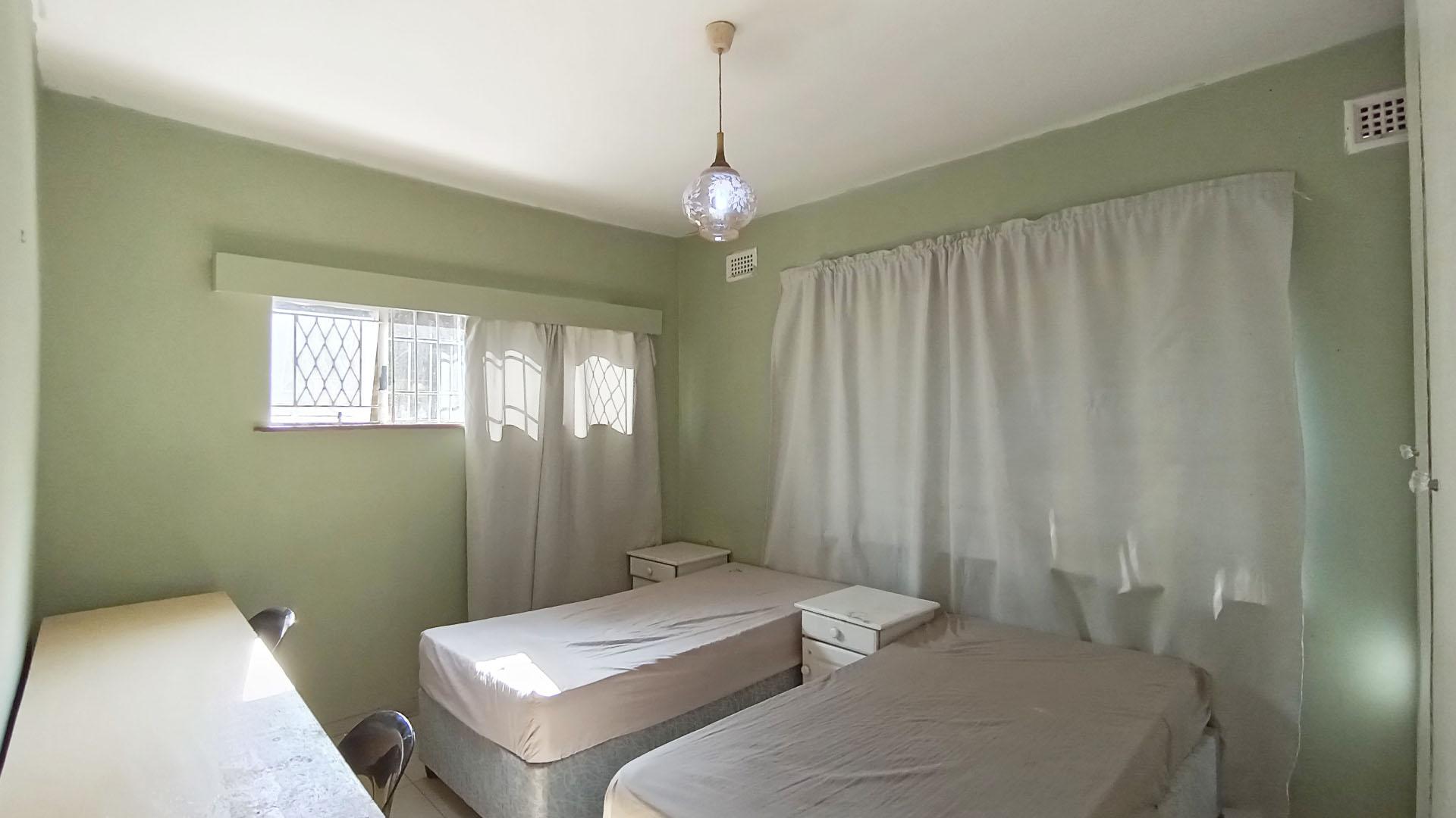 Bed Room 2 - 14 square meters of property in Glenmore