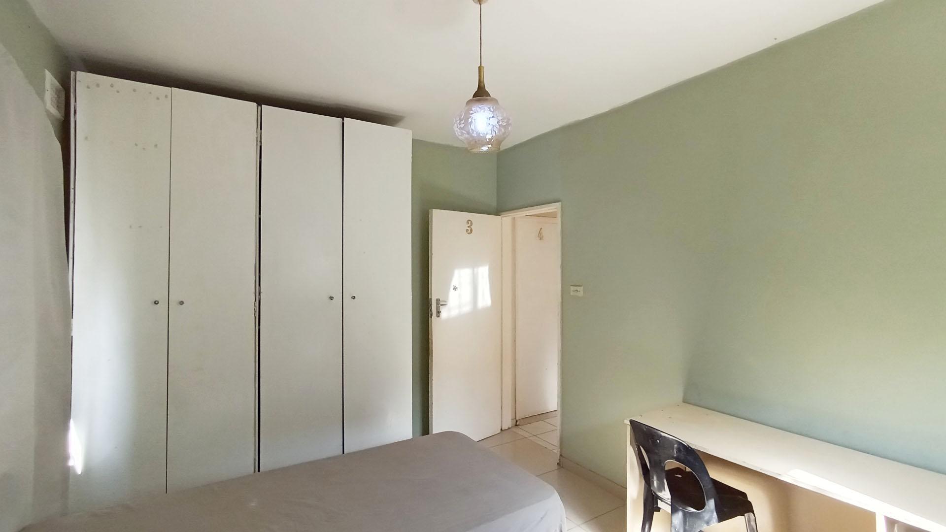 Bed Room 2 - 14 square meters of property in Glenmore