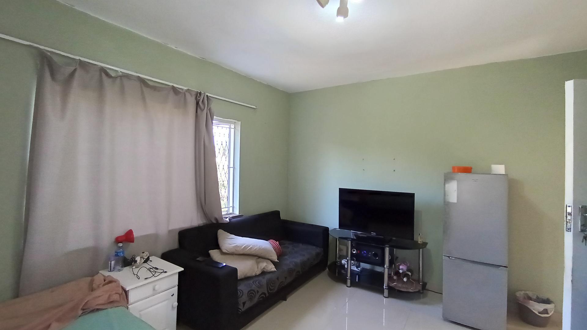 Bed Room 3 - 18 square meters of property in Glenmore