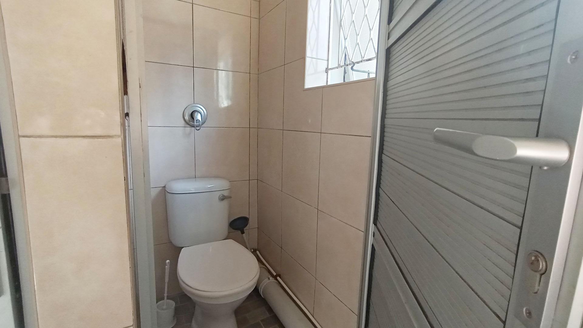 Bathroom 1 - 9 square meters of property in Glenmore