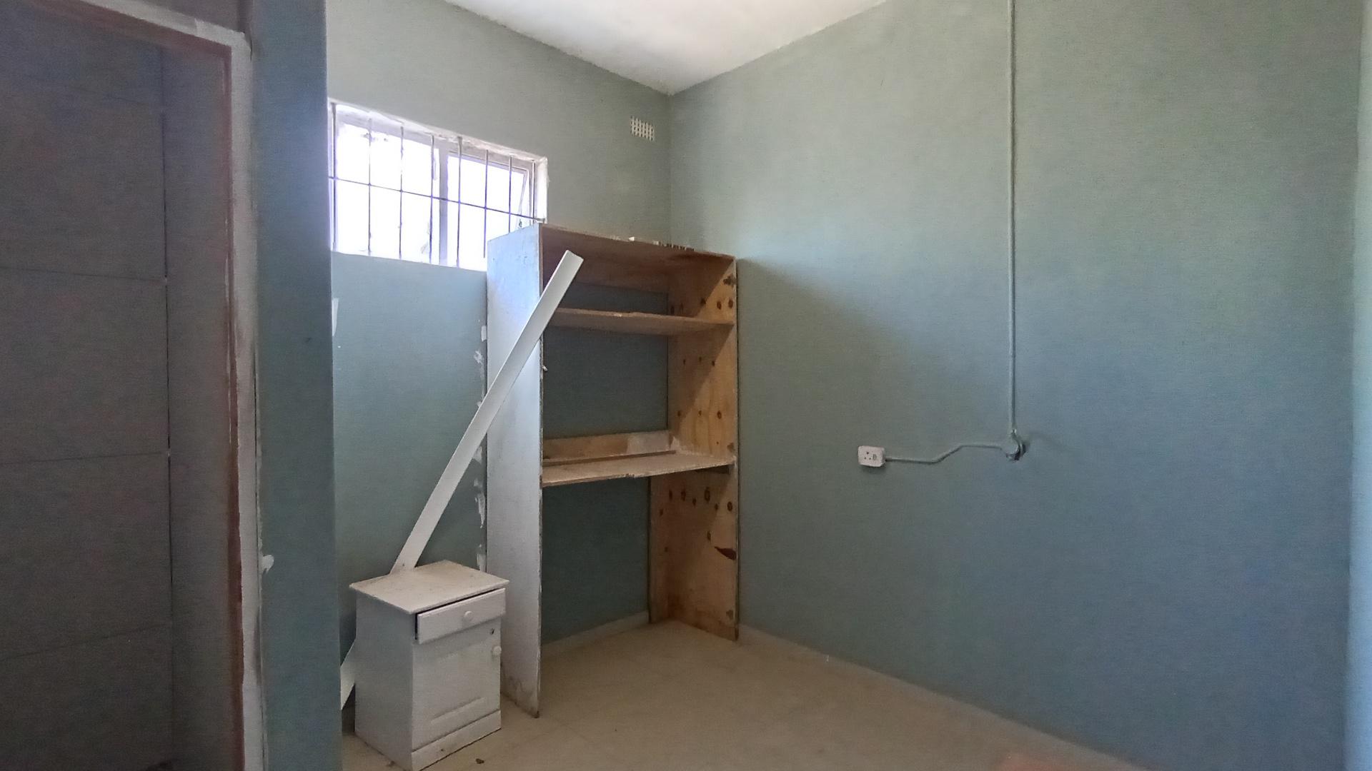 Bed Room 5+ - 55 square meters of property in Glenmore