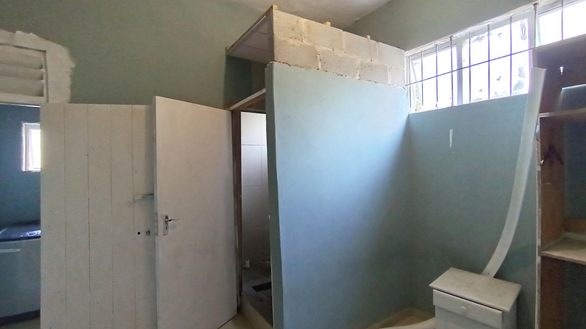 Bed Room 5+ - 55 square meters of property in Glenmore