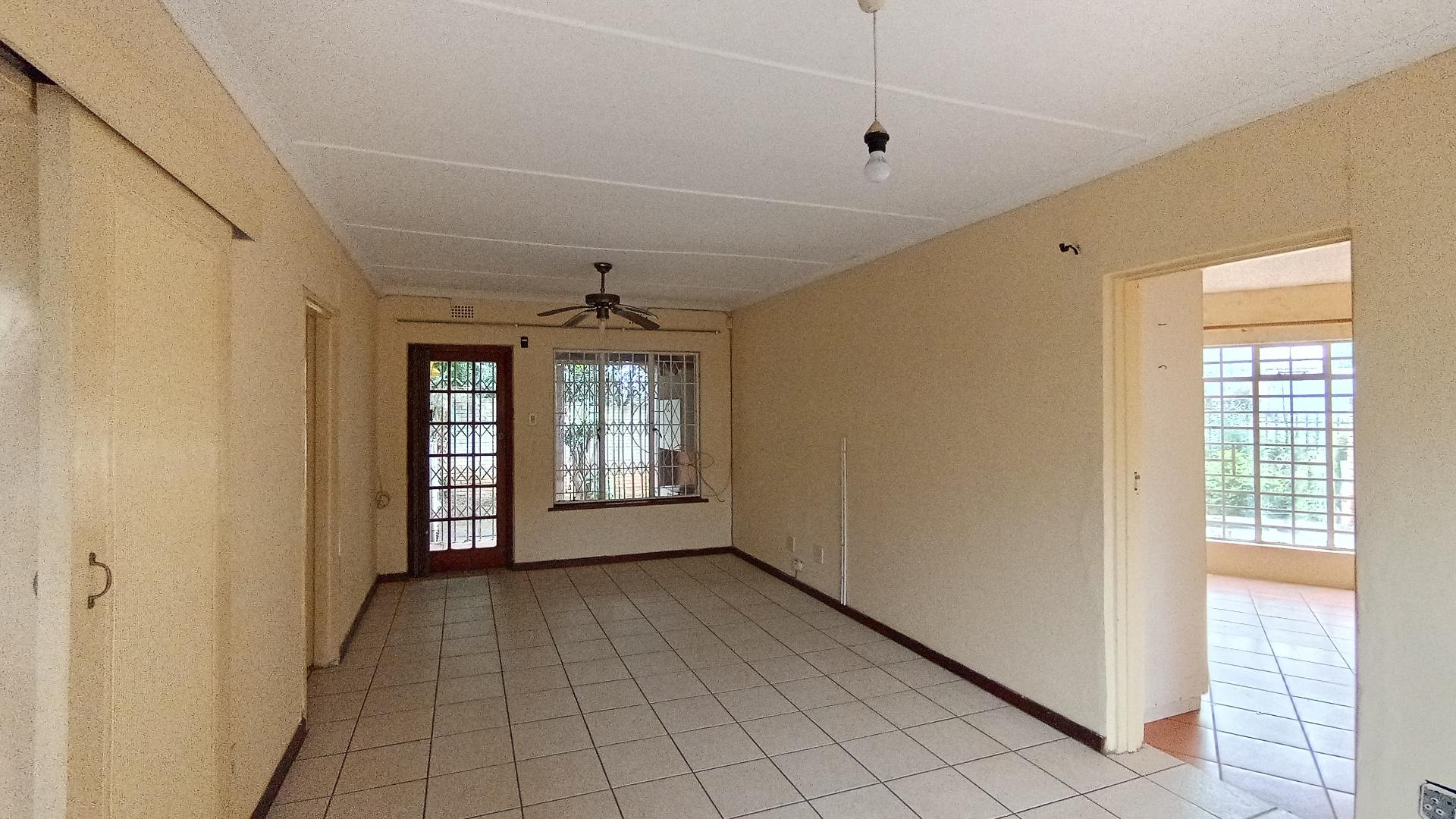 Lounges - 25 square meters of property in Pietermaritzburg (KZN)