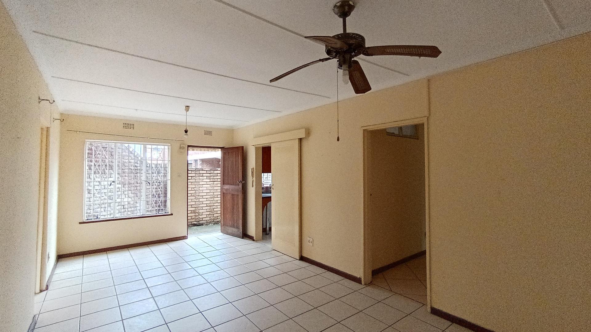 Lounges - 25 square meters of property in Pietermaritzburg (KZN)