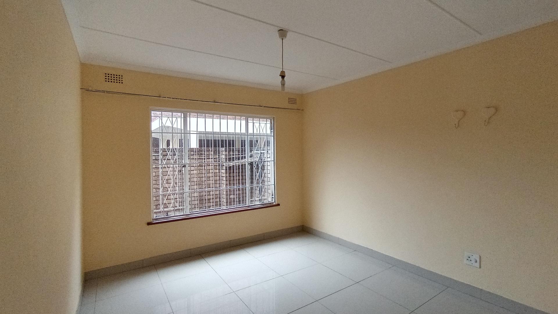 Bed Room 1 - 14 square meters of property in Pietermaritzburg (KZN)