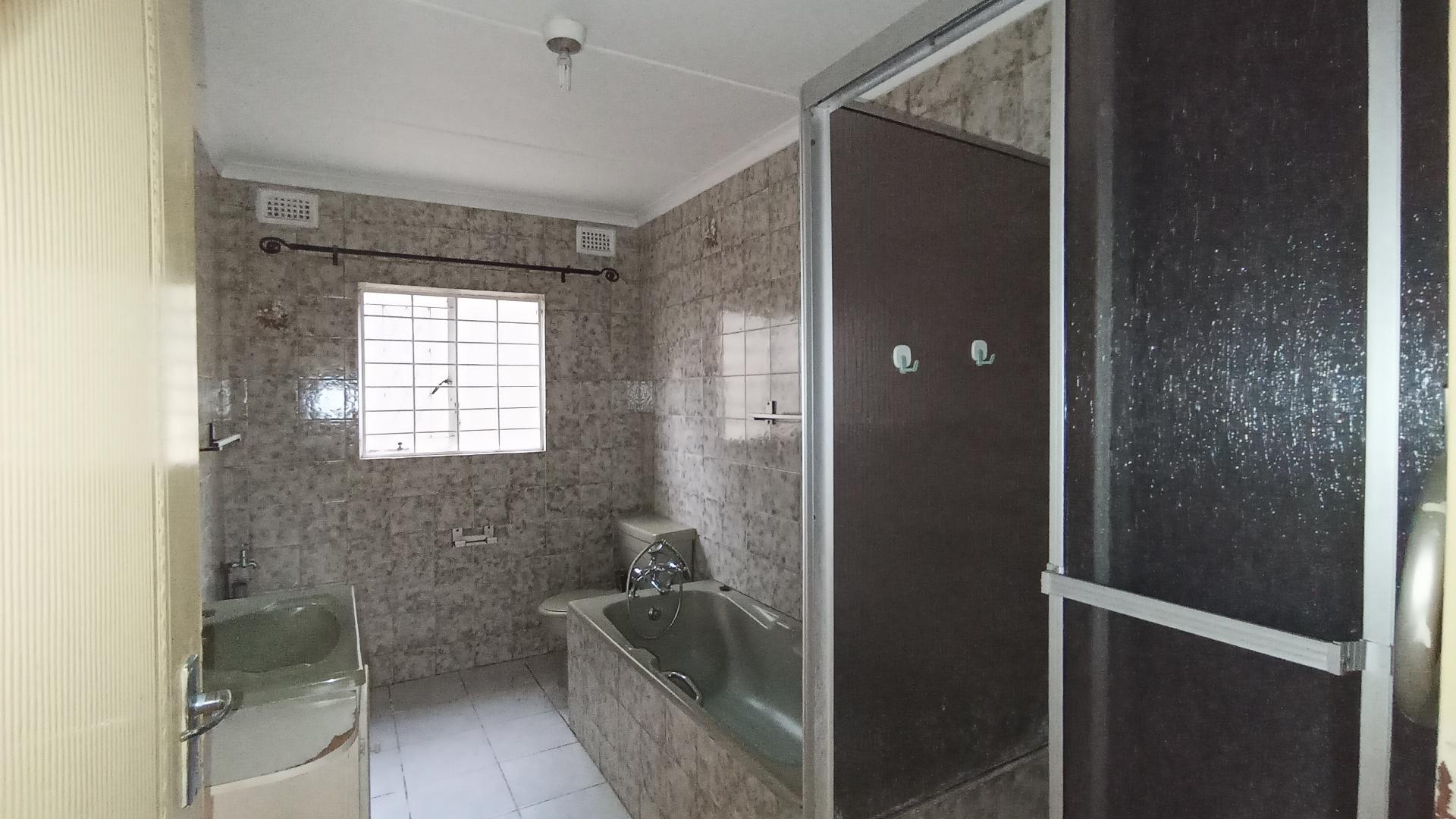 Bathroom 1 - 9 square meters of property in Pietermaritzburg (KZN)