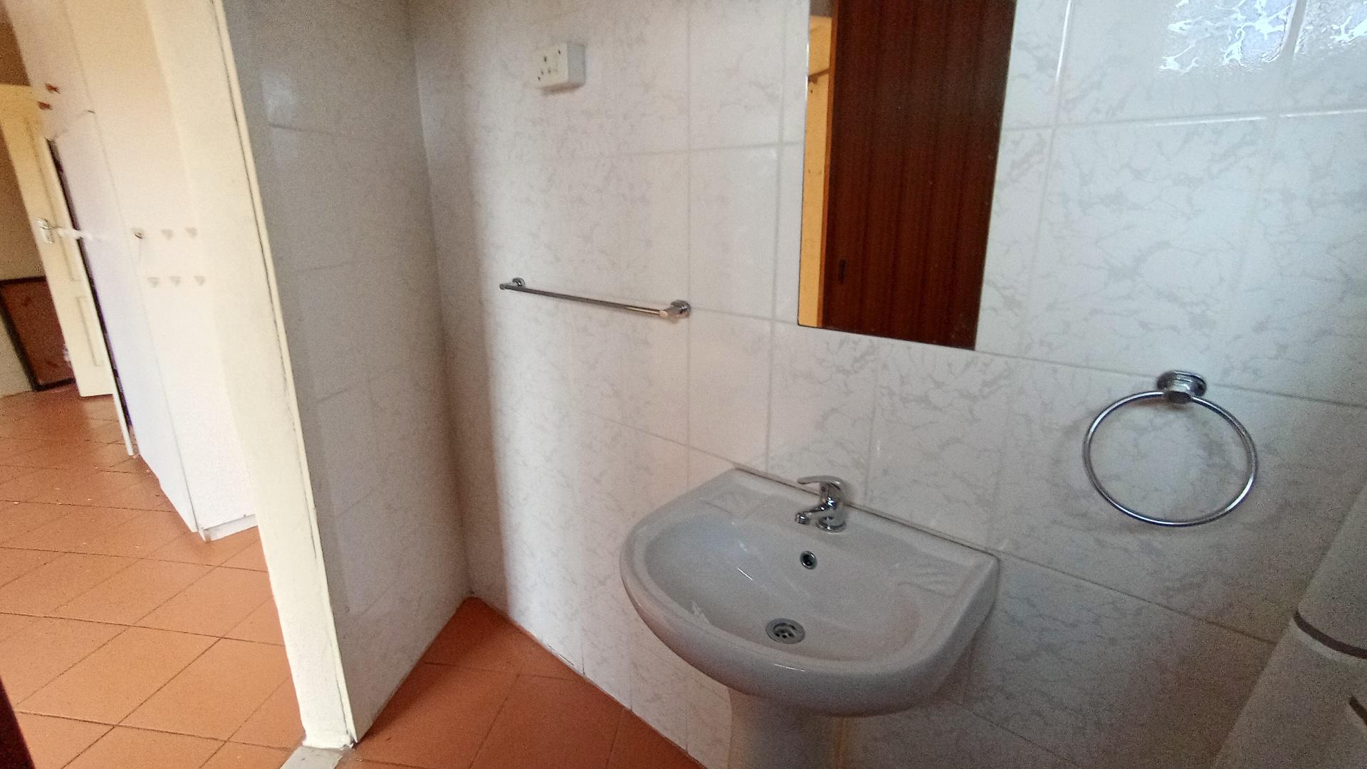 Main Bathroom - 4 square meters of property in Pietermaritzburg (KZN)