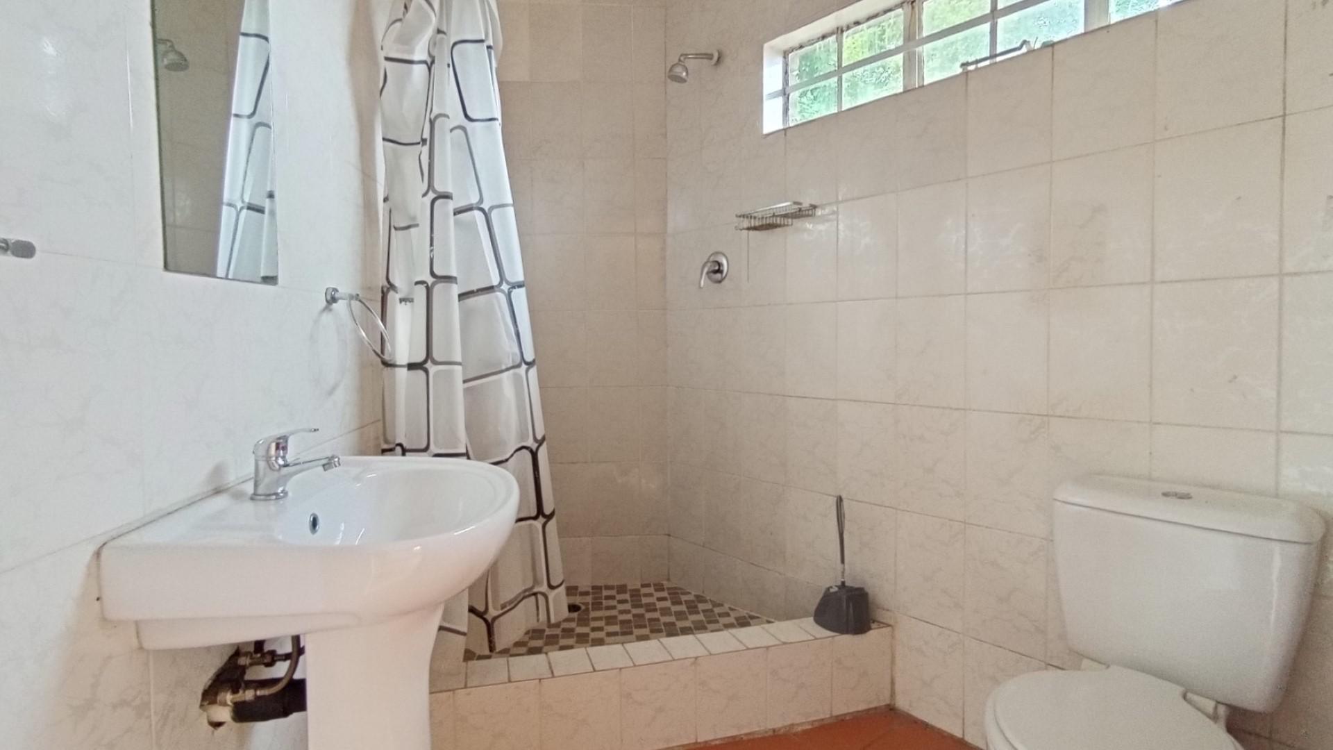 Main Bathroom - 4 square meters of property in Pietermaritzburg (KZN)