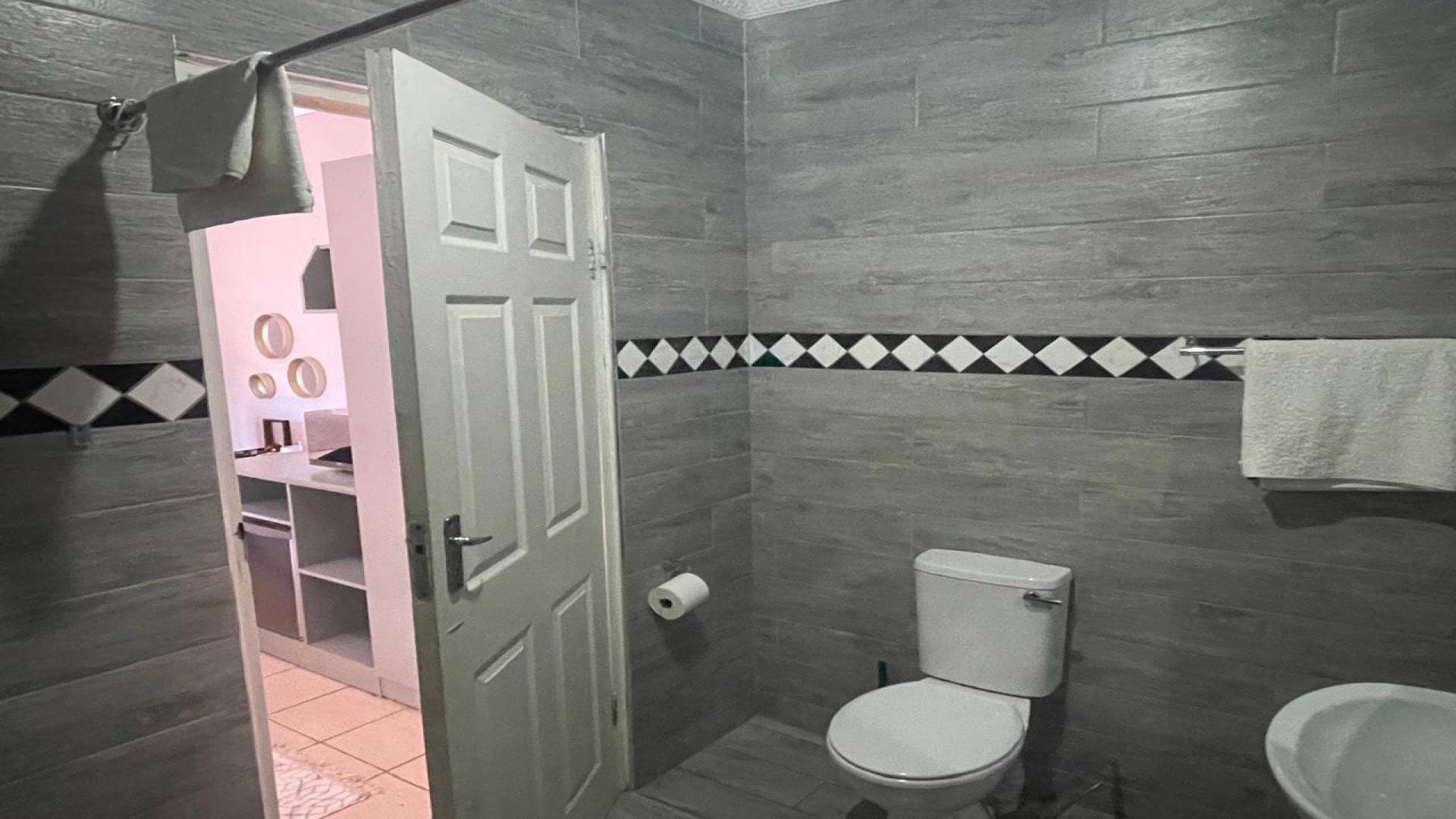 Bathroom 3+ of property in Kokstad