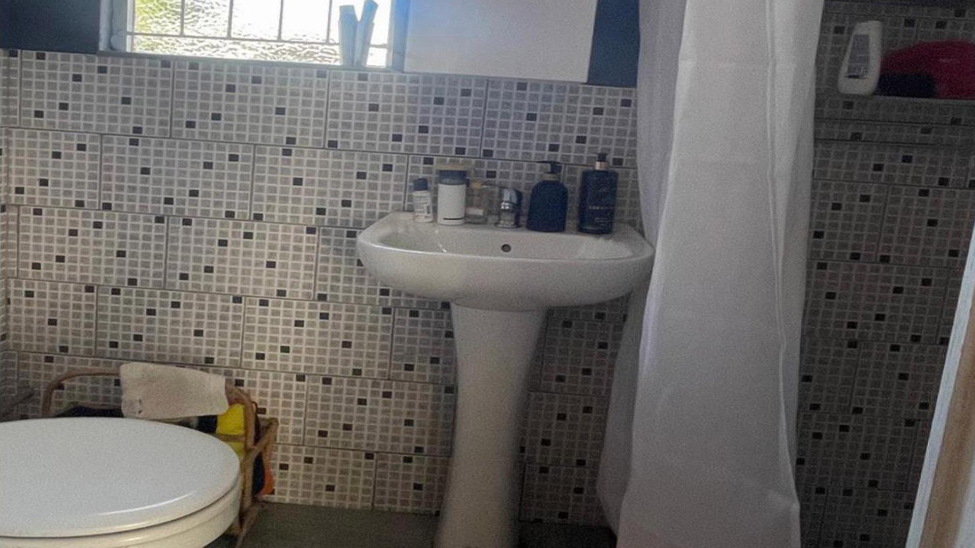 Bathroom 3+ of property in Kokstad
