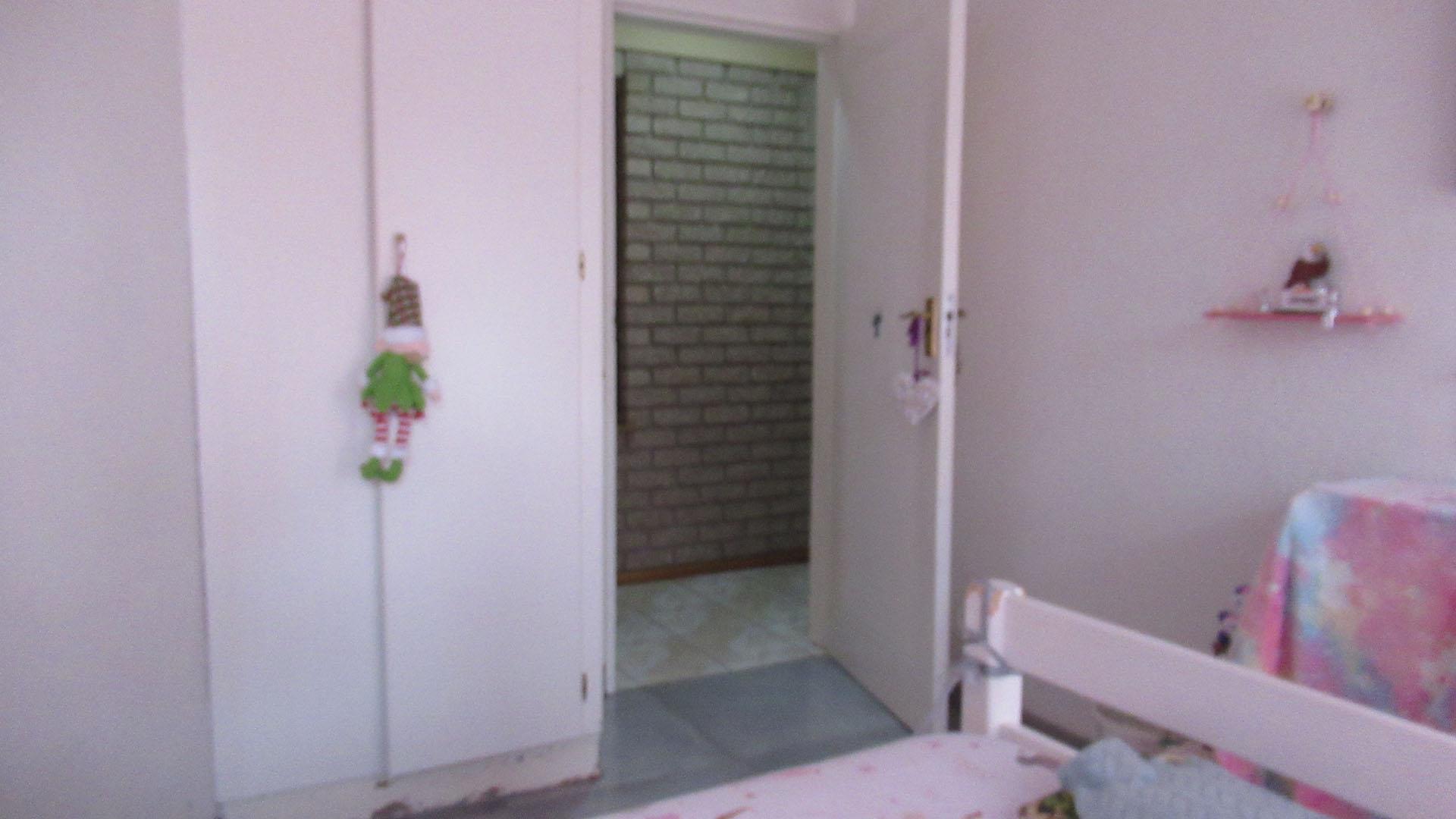 Bed Room 1 - 11 square meters of property in Kenmare