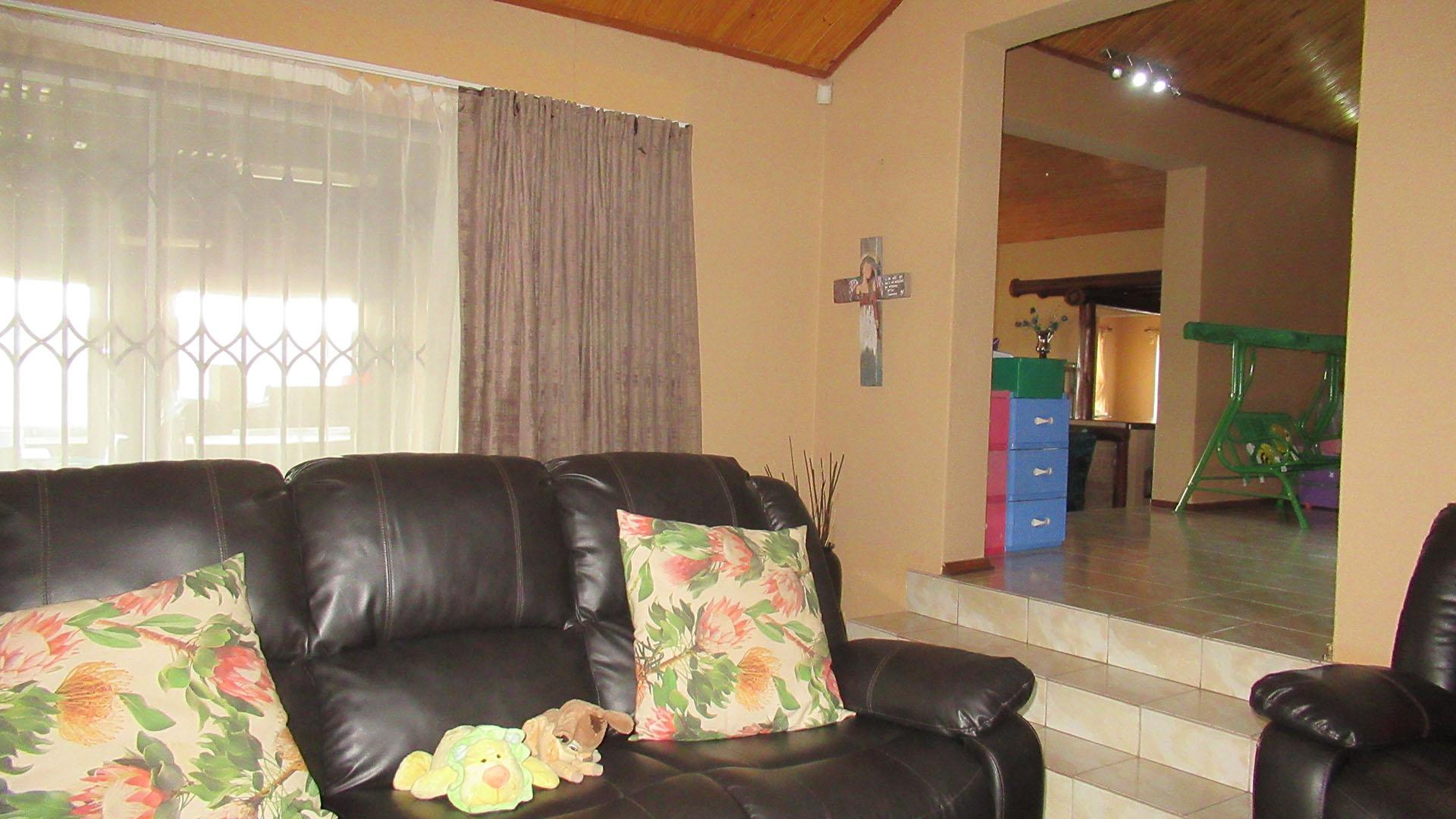 Lounges - 25 square meters of property in Kenmare