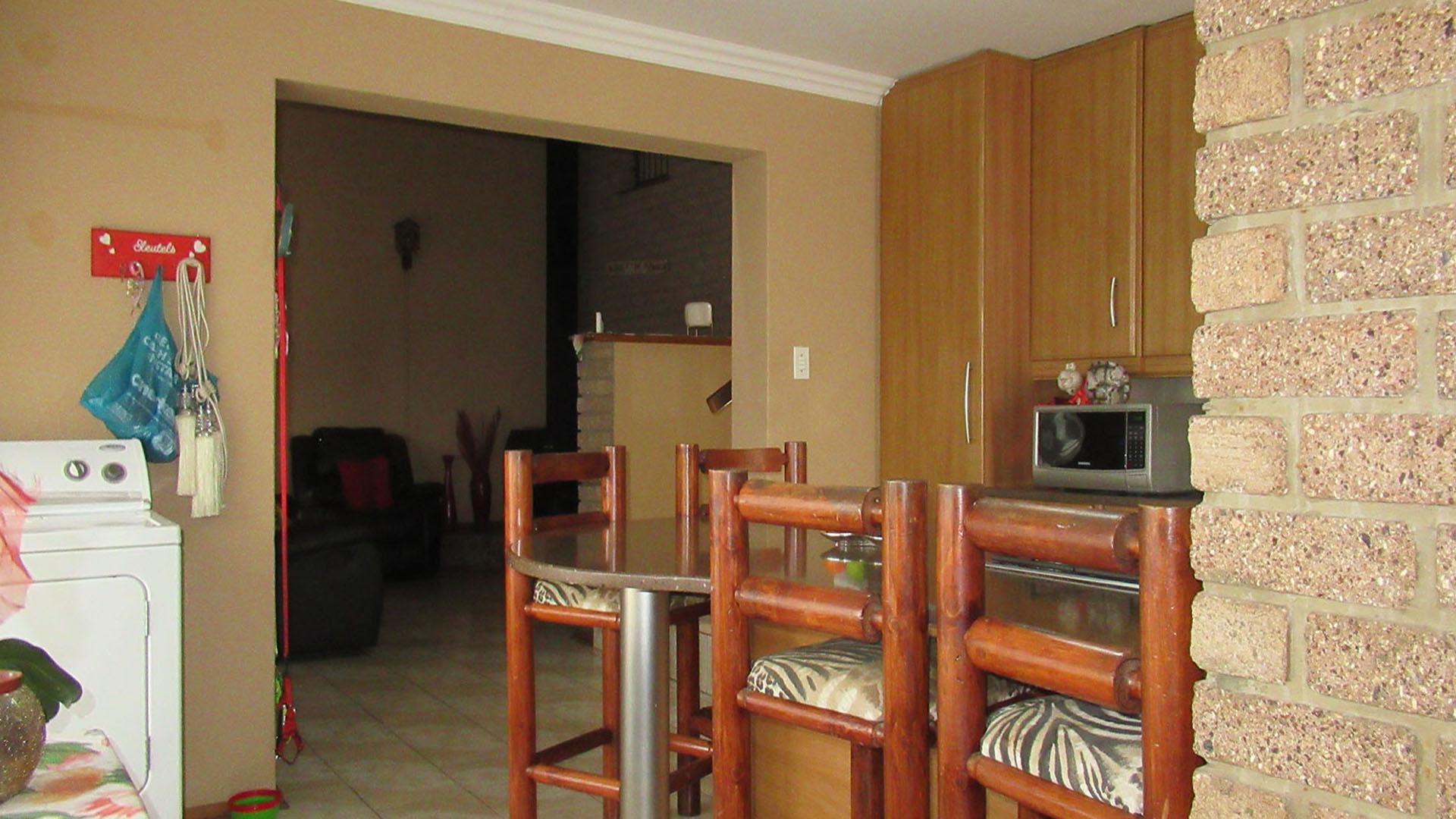 Kitchen - 29 square meters of property in Kenmare