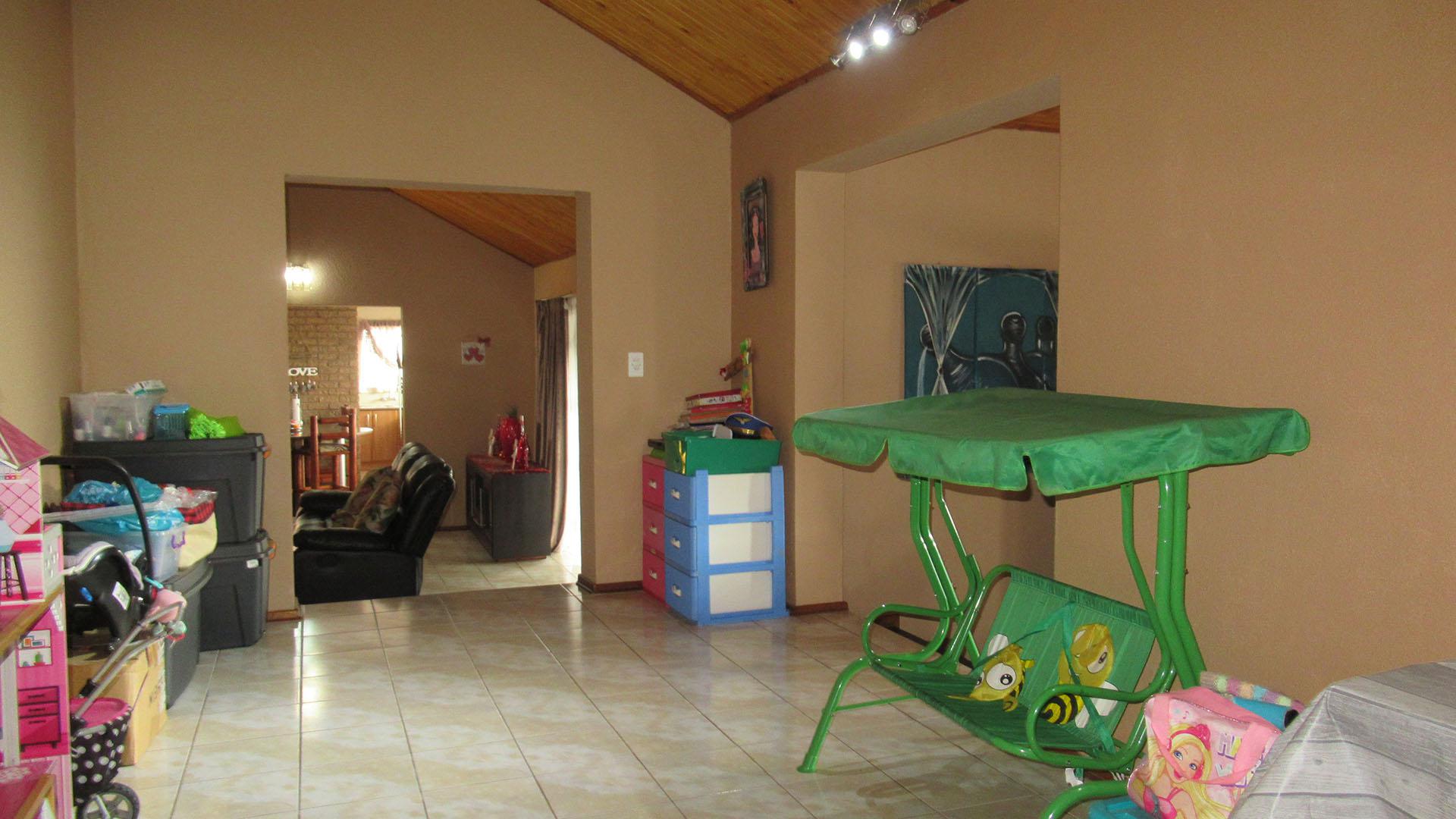 Dining Room - 22 square meters of property in Kenmare